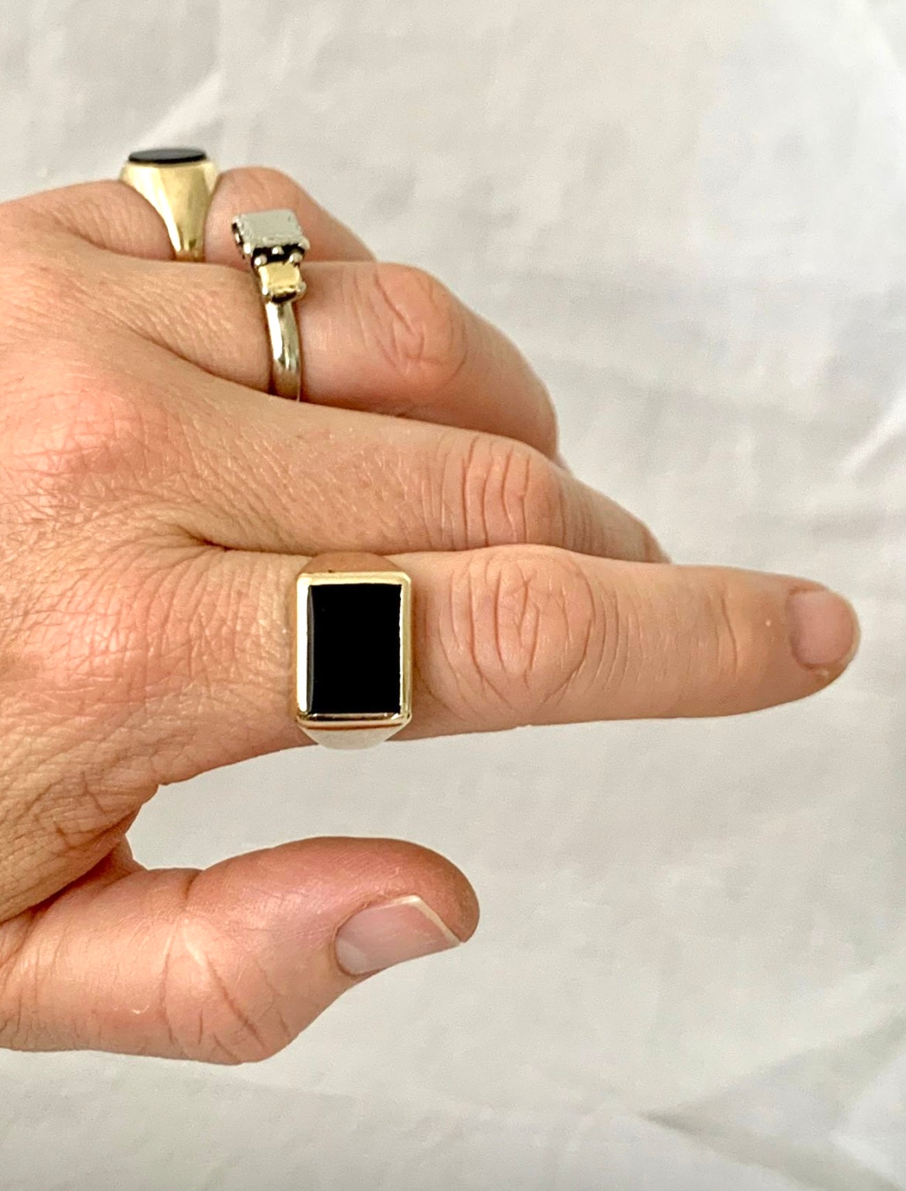 .1970s .375 .9ct black onyx modernist rectangular signet seal gold heirloom unisex gold gemstone ring