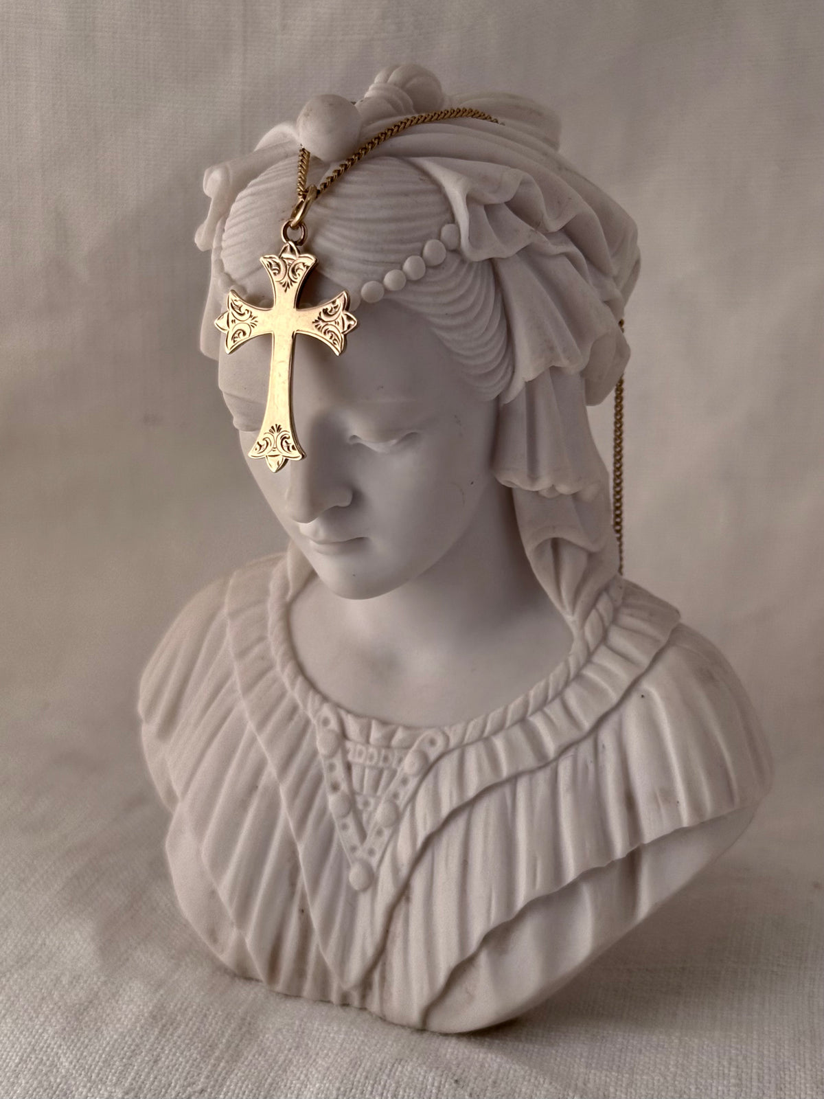 .1900s .1950s .375 .9ct antique Edwardian style gold religious faith cross gold pendant