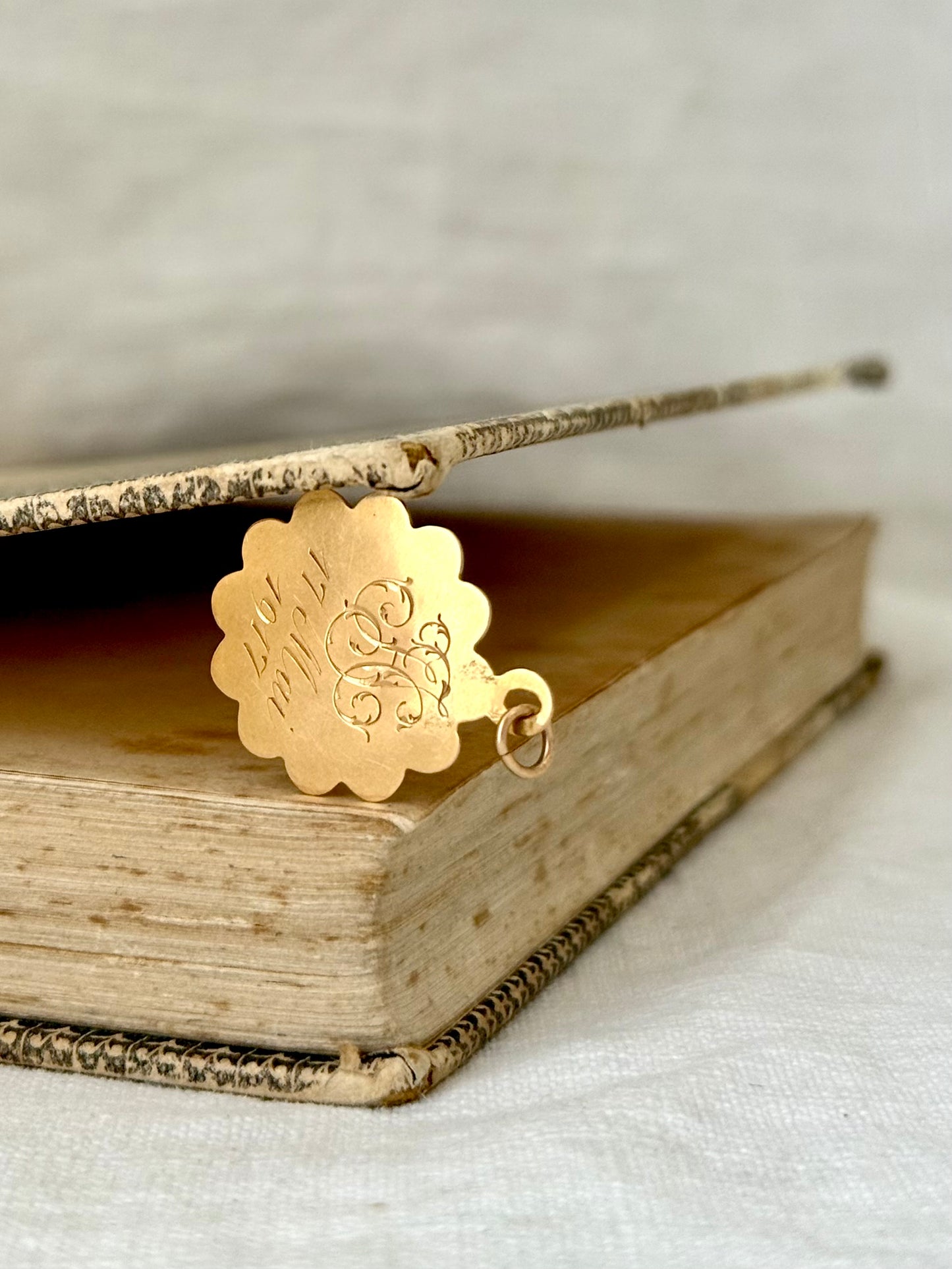 .18ct .1900s antique French Eagle head 18ct yellow gold green gold romantic scallop border Rose decal pendant