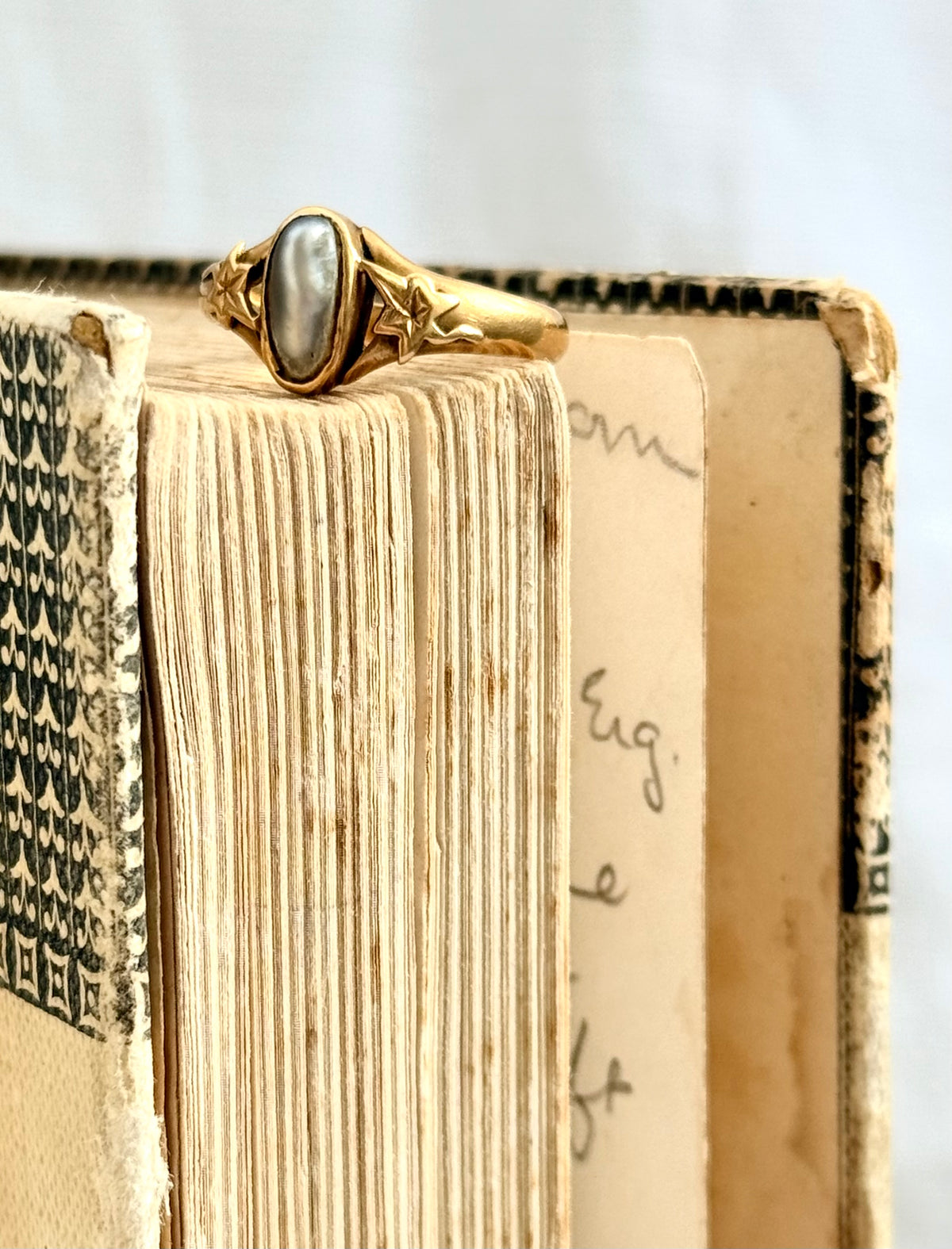 .18ct gold .1890s .1900s .750 Art Nouveau antique blister pearl natural pearl Ivy leaf romantic heirloom high carat gold treasure ring.