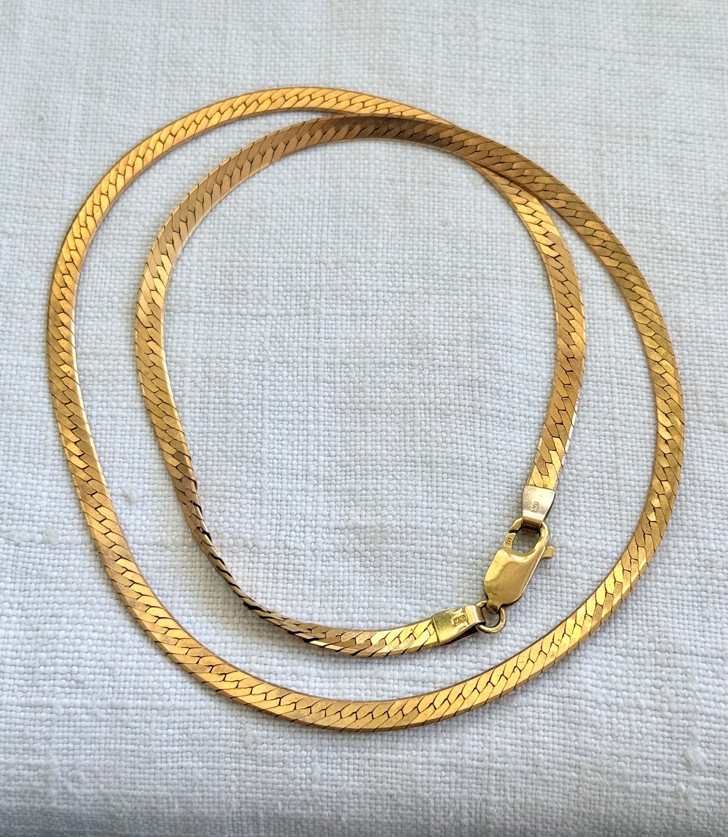 .1970s .1980s .375 .4mm wide .47cm long .9ct gold modernist Italian flat link luxury classic snake chain yellow gold chain necklace