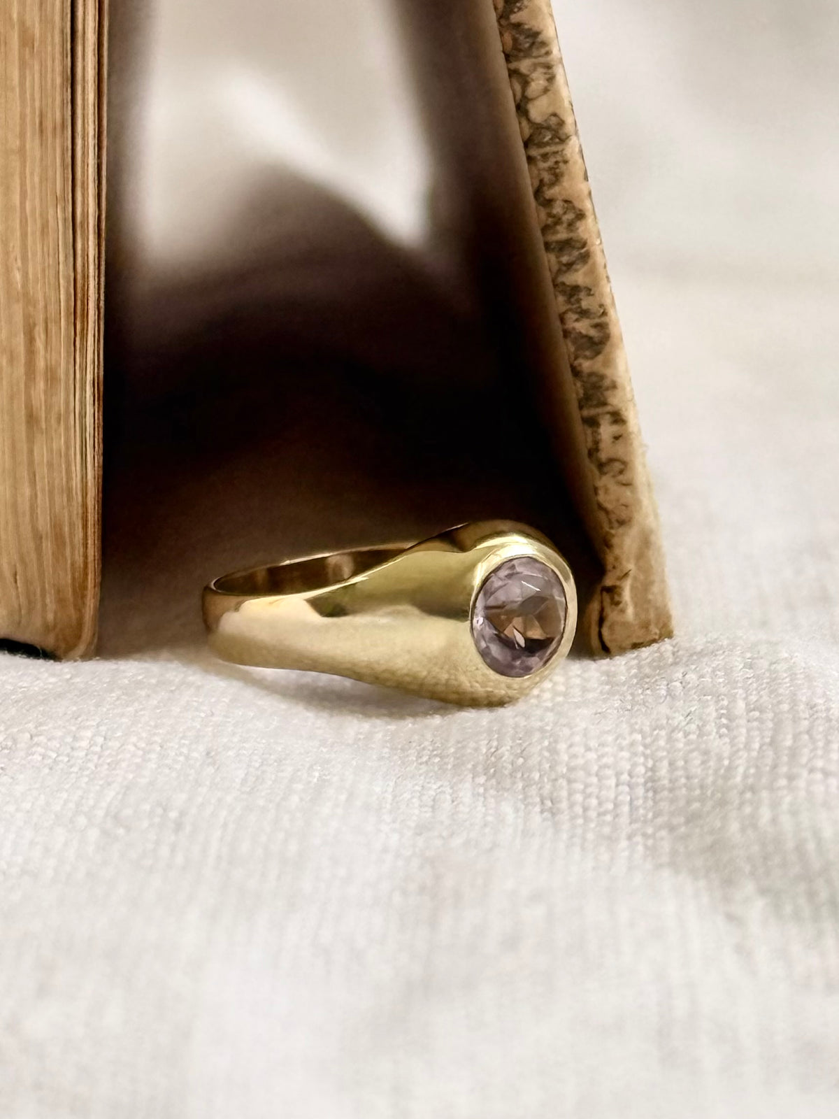 .1970s .375 .9ct Amethyst gemstone modernist 9ct gold classic signet unisex gypsy romantic purple gemstone gold pinky ring