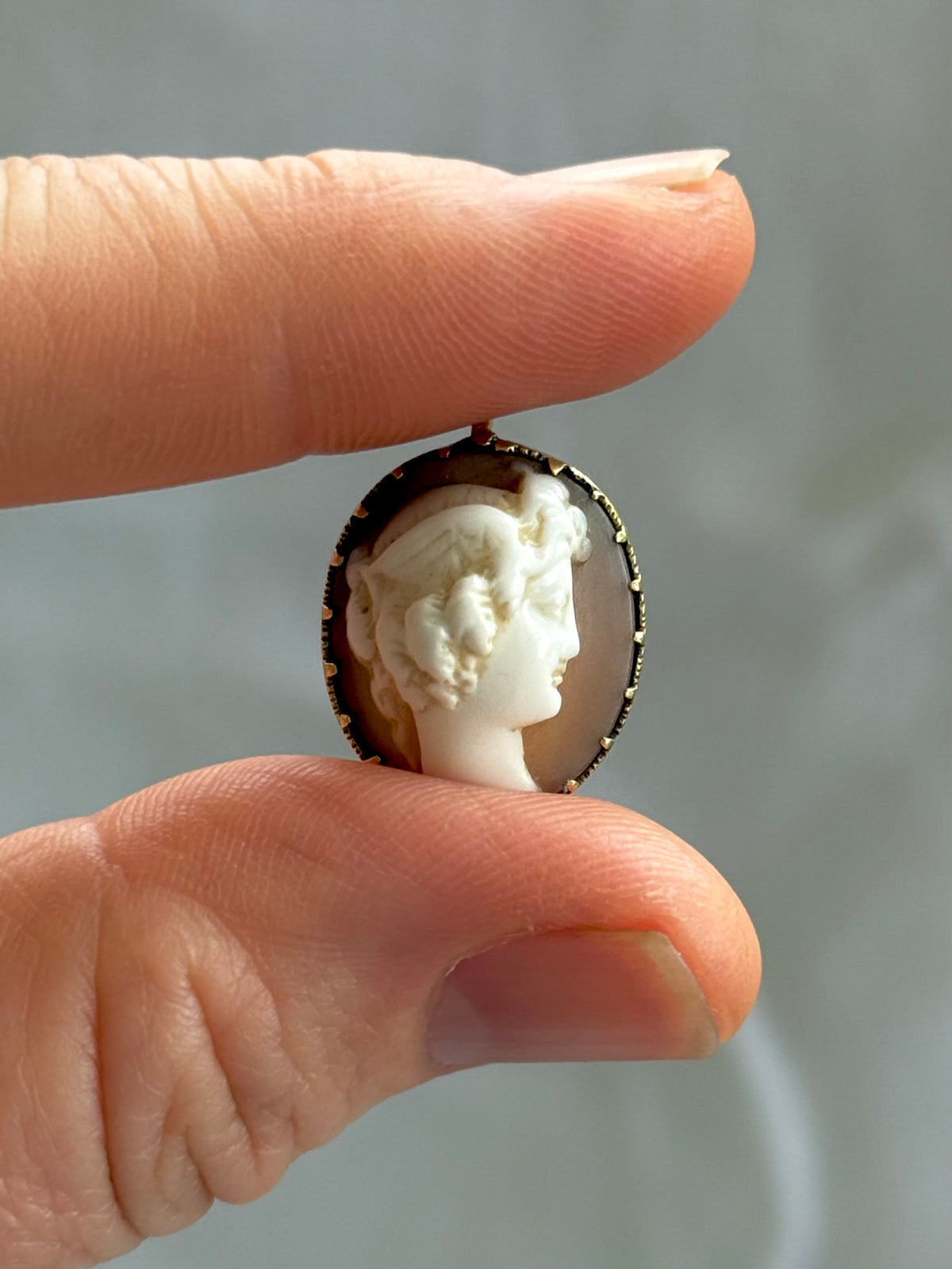 .1840s .1850s antique .18ct .20ct bright gold rare high relief Grecian aquiline dame hand carved true antique cameo pendant