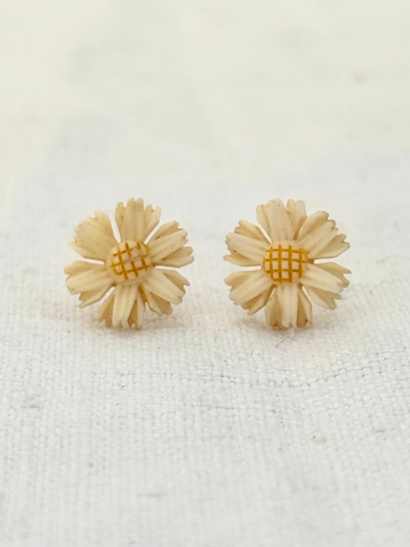 .1940s .1950s .925 daisy flower vintage pre ban Mid Century Modern hand carved Ivory and silver post stud earrings