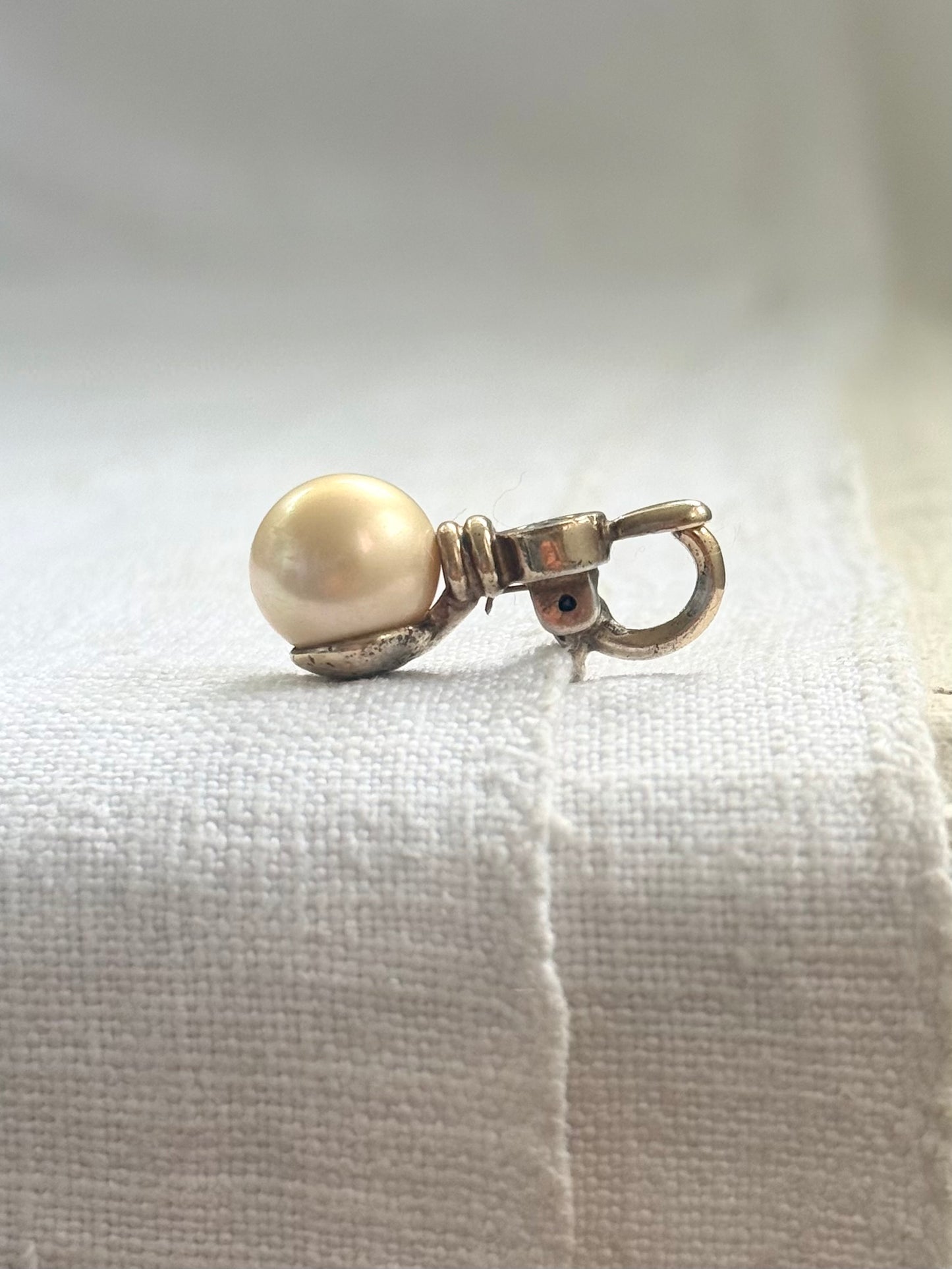 .1990s .925 gold plated Majorica Spanish designer pearl clip on enhancer pendant