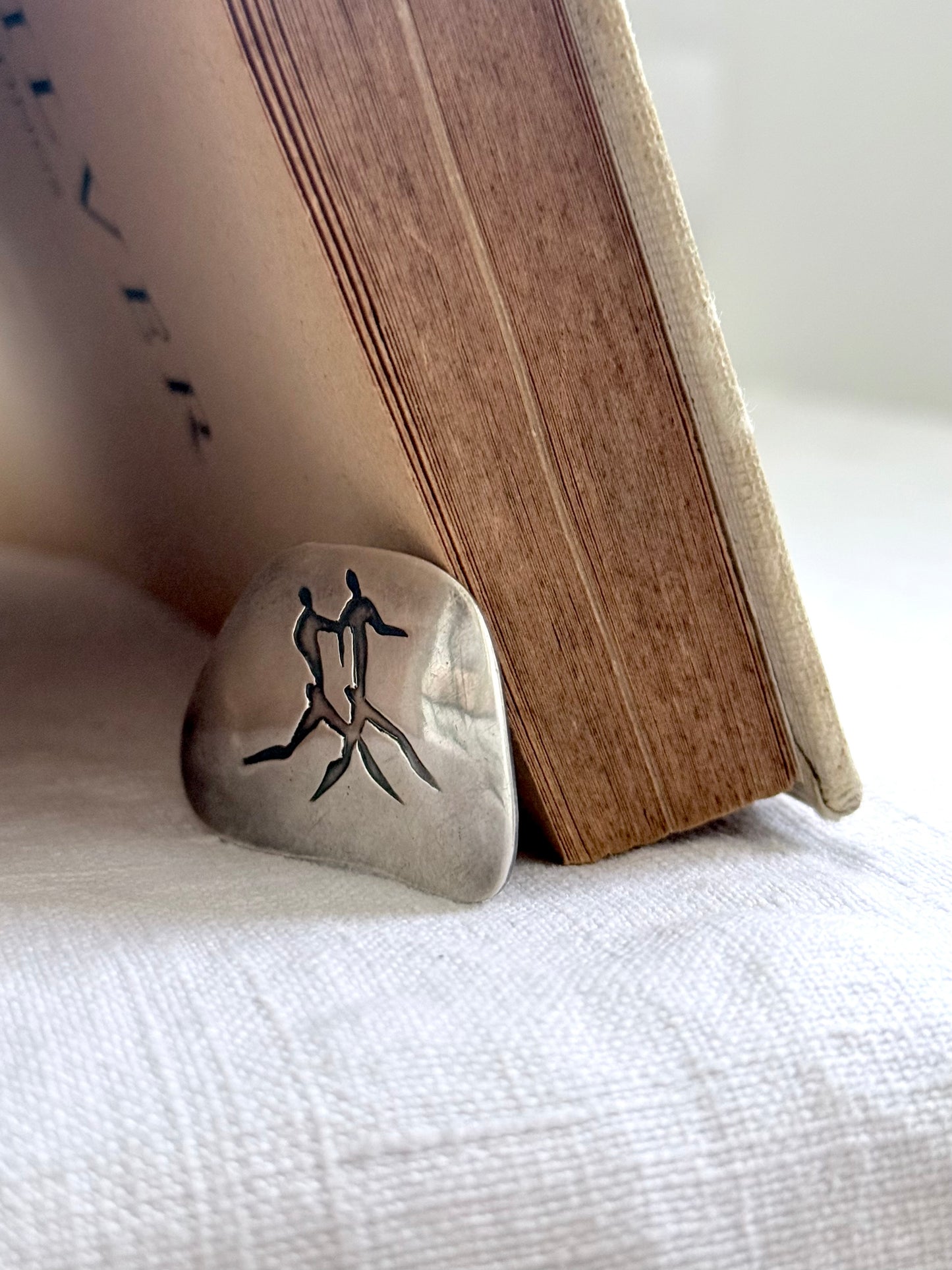 .1960s .1970s .925 silver artisan made South African retro Modernist Africa Khoisan Khoi Busman painting brooch