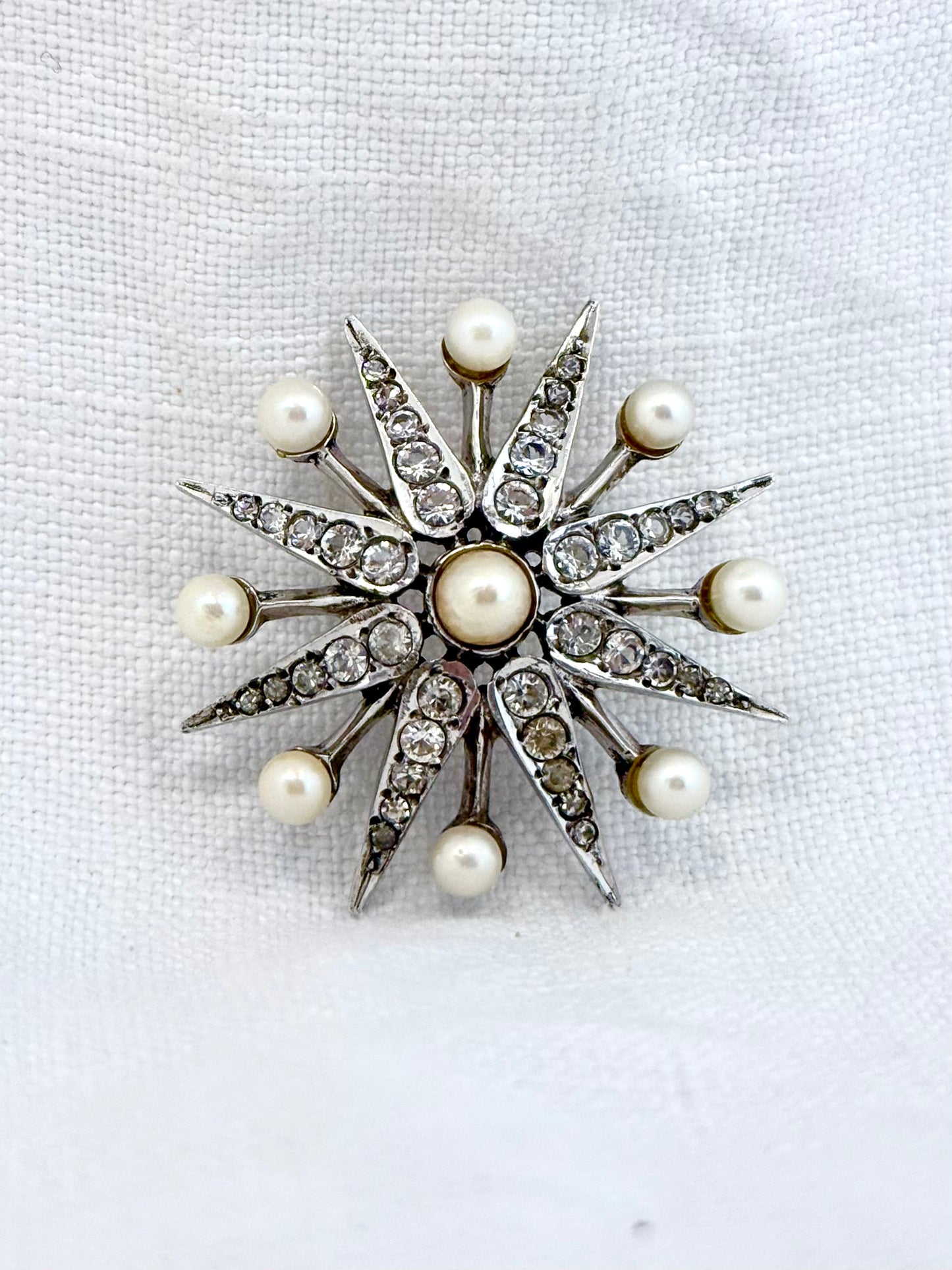 .1968 .925 Victorian revival 8 pointer sterling silver starburst star pendant with pearl and pave set diamanté gemstones