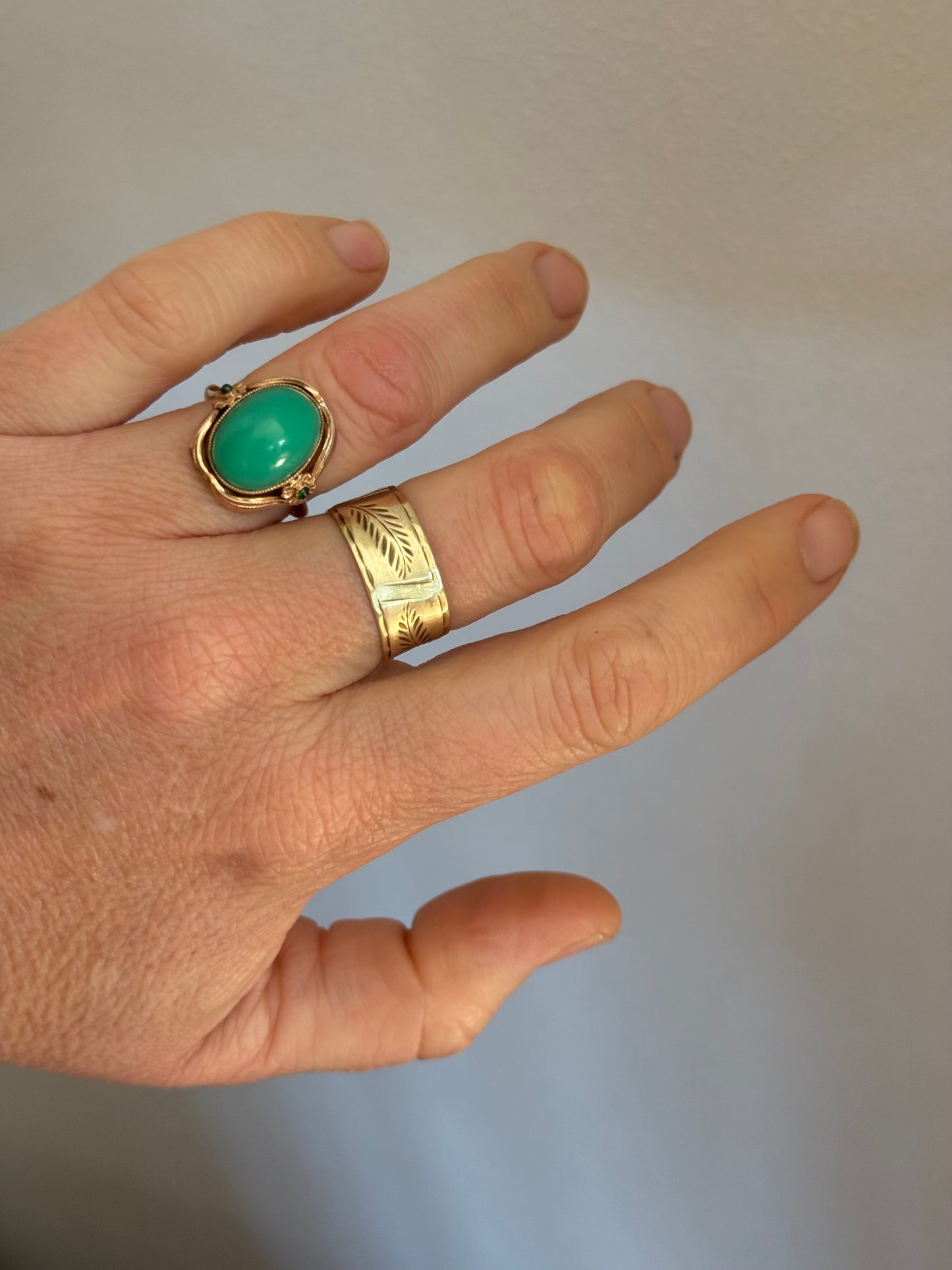 .14ct .1900s .1910s .585 gold antique Chrysoprase Peridot Arts & Crafts Aesthetic high carat gold dress ring