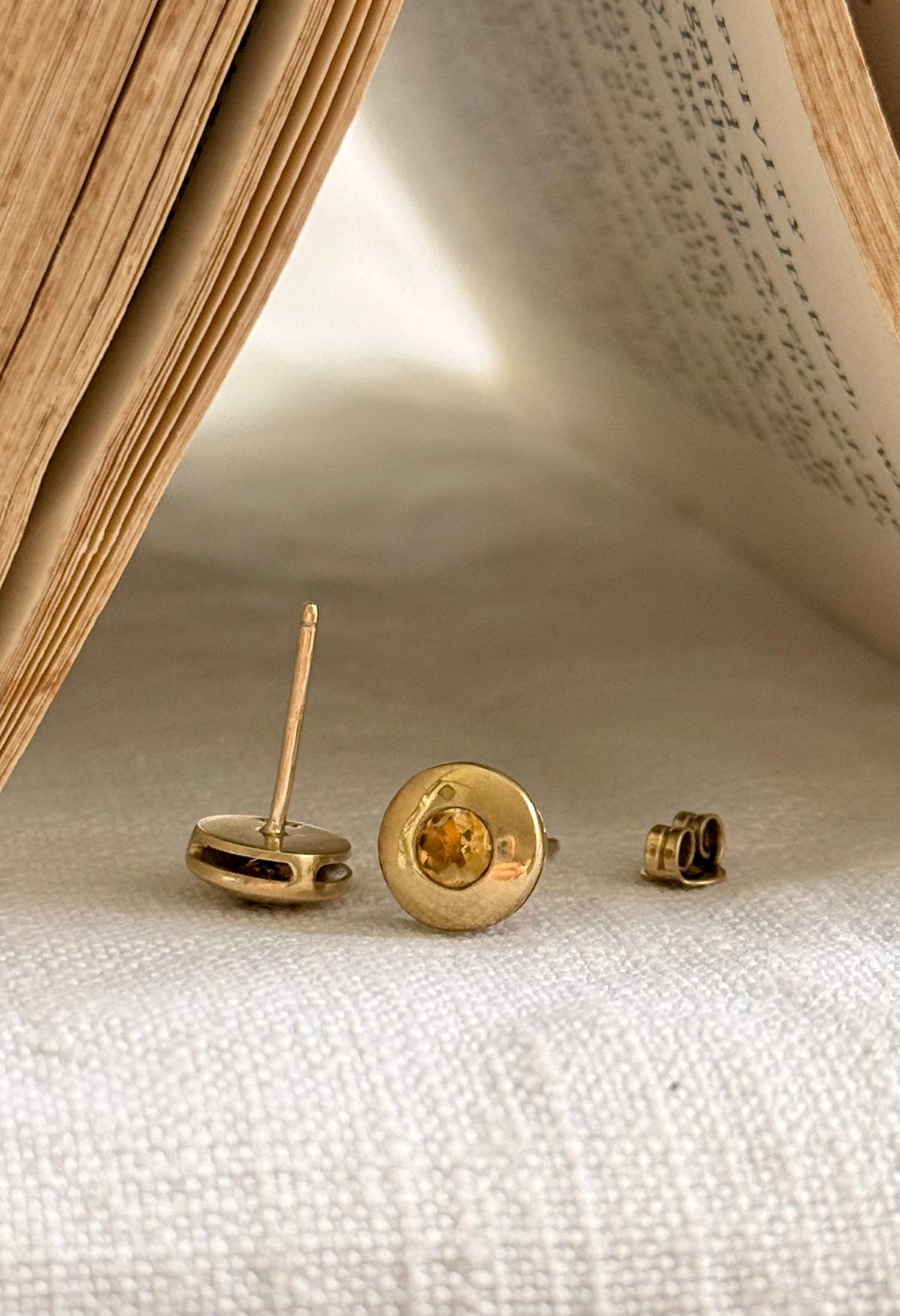 .375 .9ct gold Citrine gemstone modernist luxury yellow gold post stud earrings