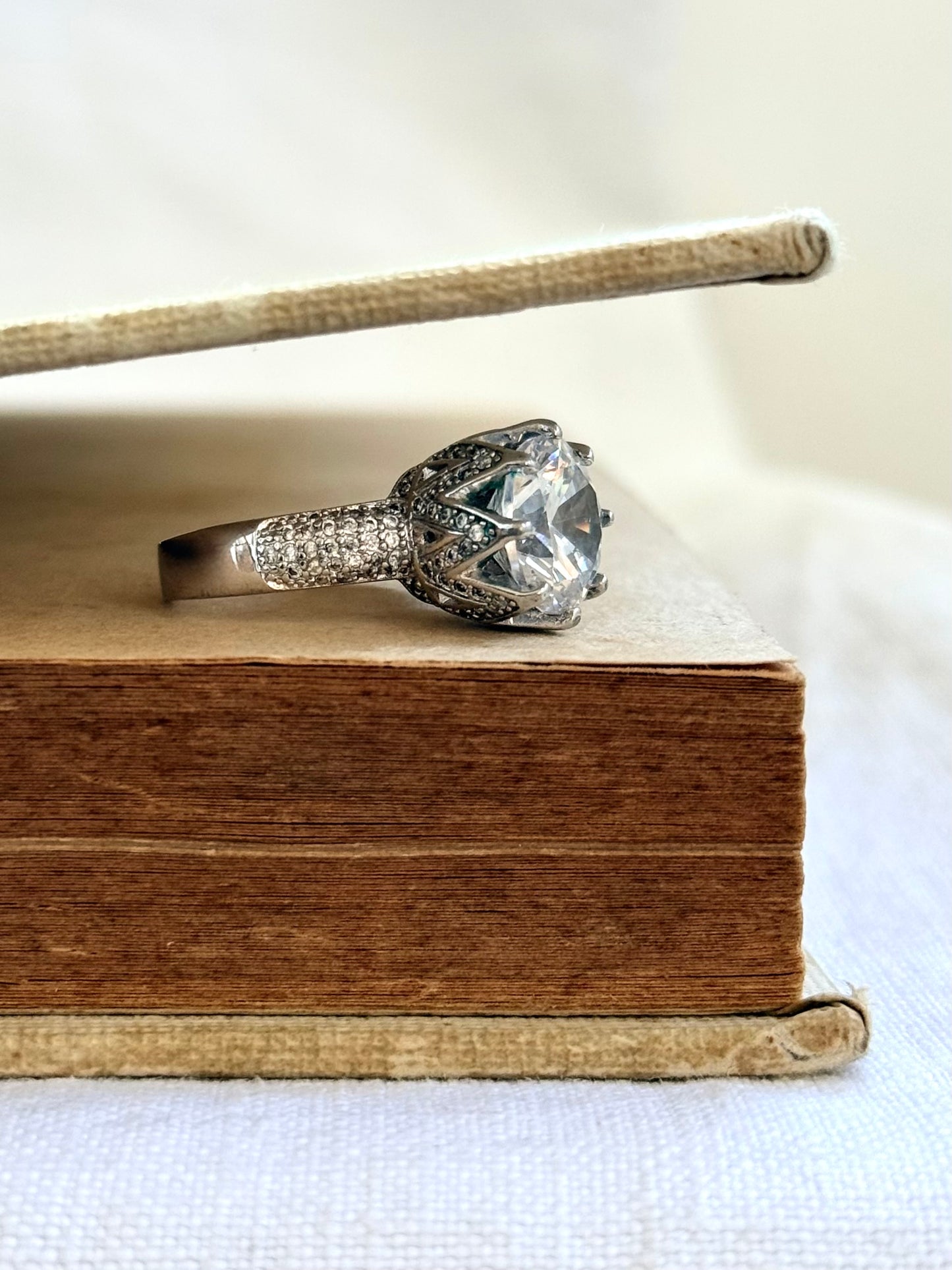 .1950s revival .925 architectural large flower silver beautiful modernist diamanté clear stone high rise pave set geometric large cocktail dress ring