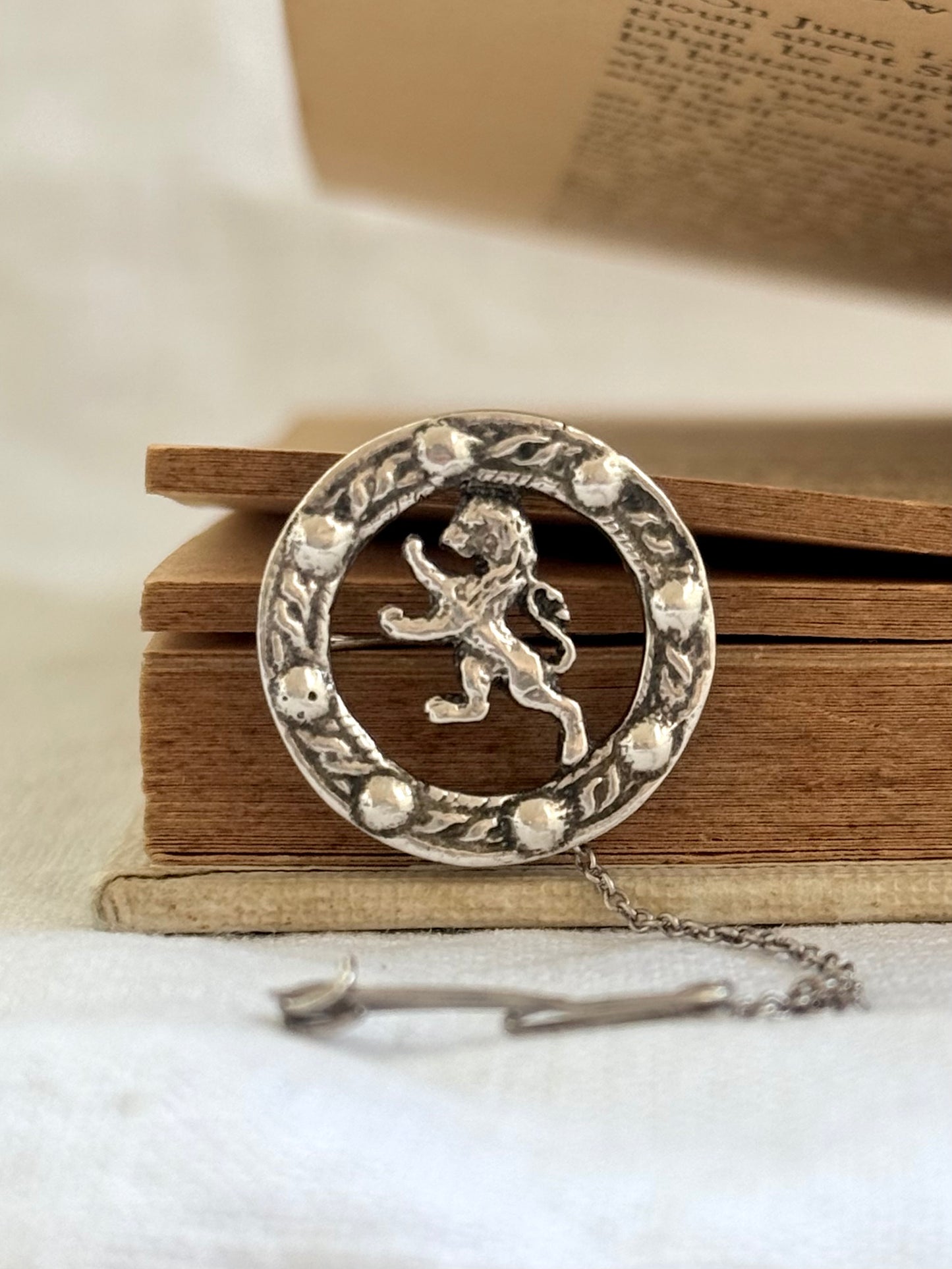 .1940s .925 antique revival Scottish silver Lion Rampart heritage Celtic rope wreath Royal Arms of Scotland brooch