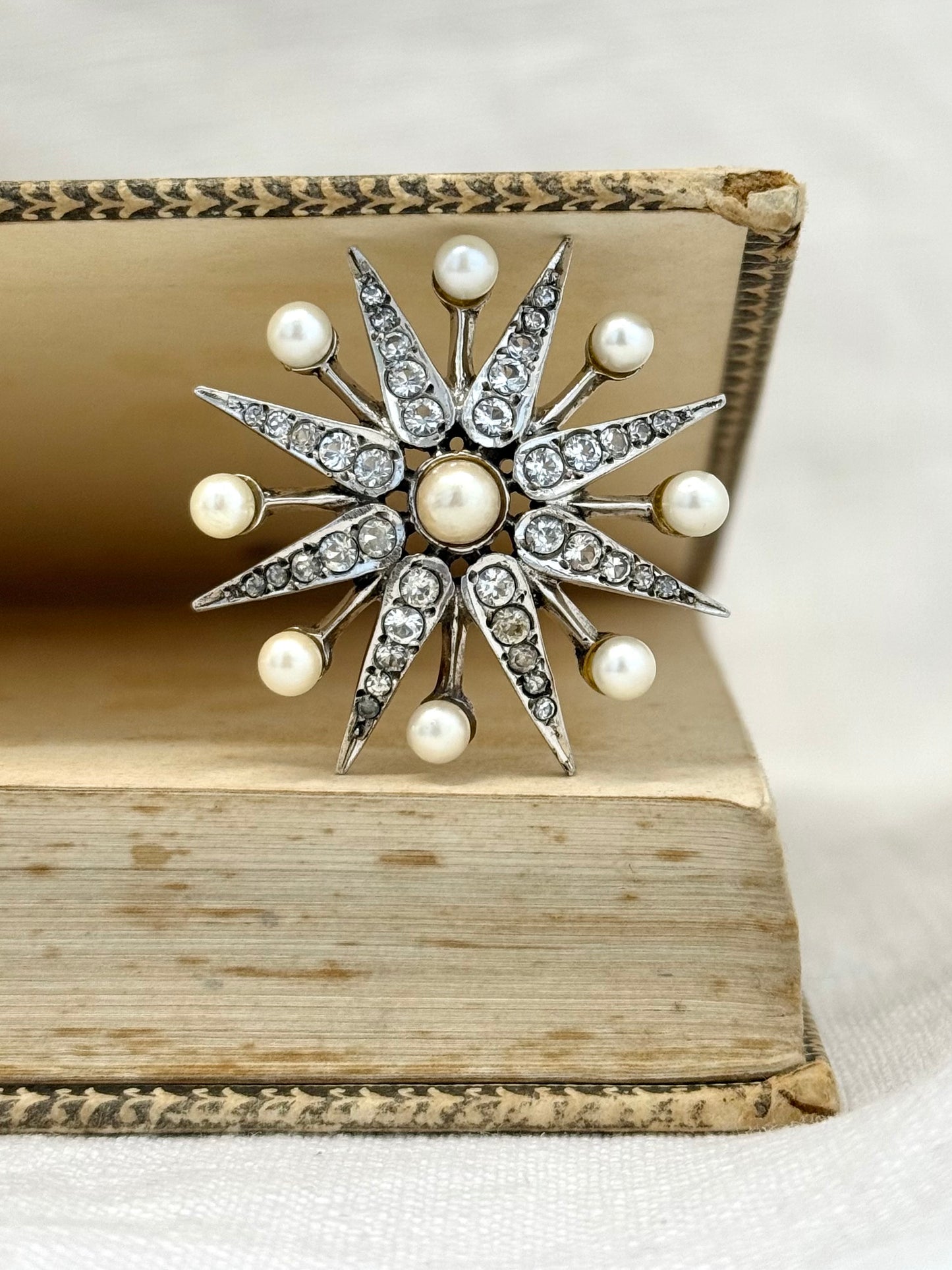 .1968 .925 Victorian revival 8 pointer sterling silver starburst star pendant with pearl and pave set diamanté gemstones