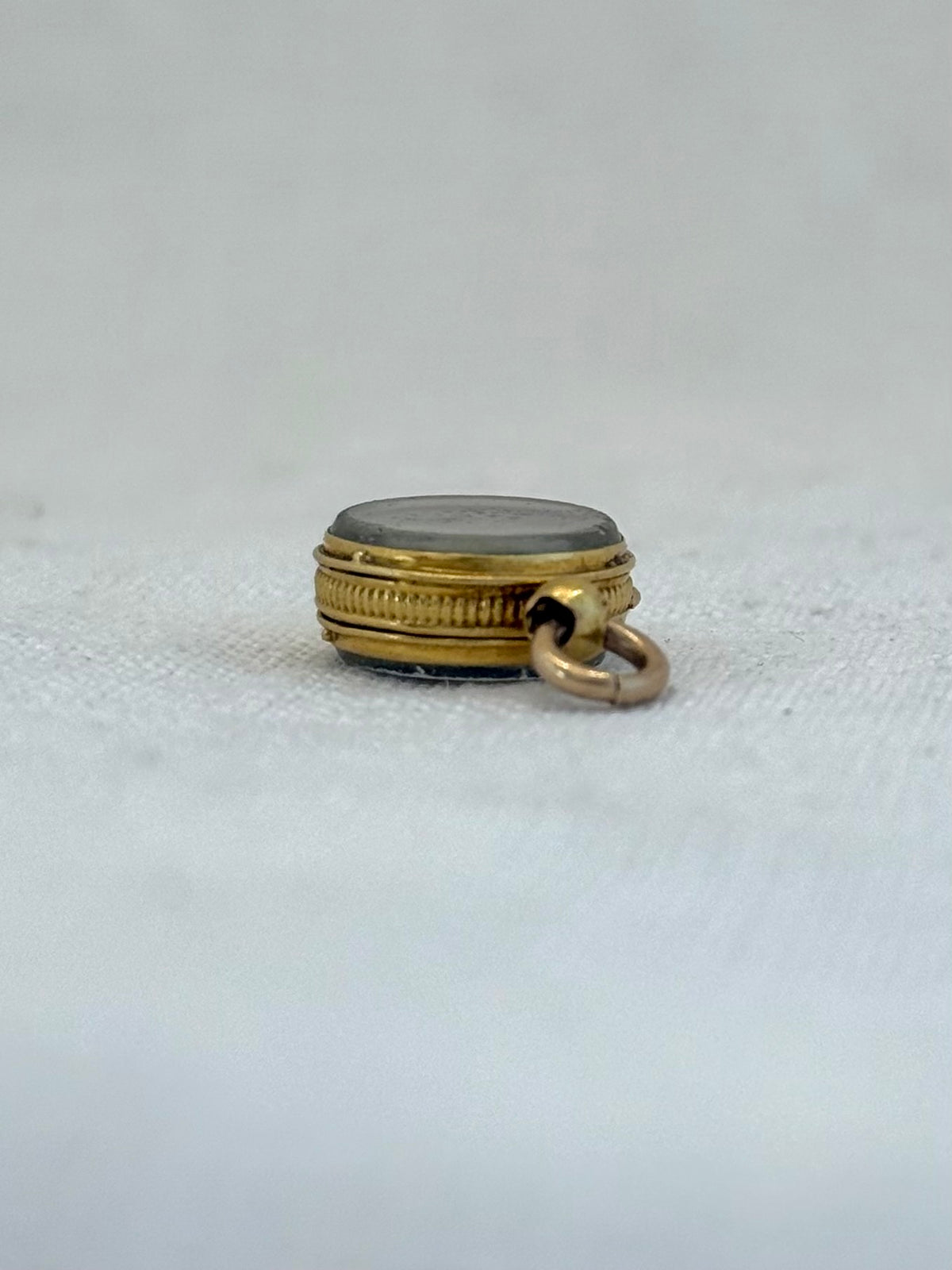 .14ct .1900 antique tiny rare find high carat gold and double sided glass shaker locket
