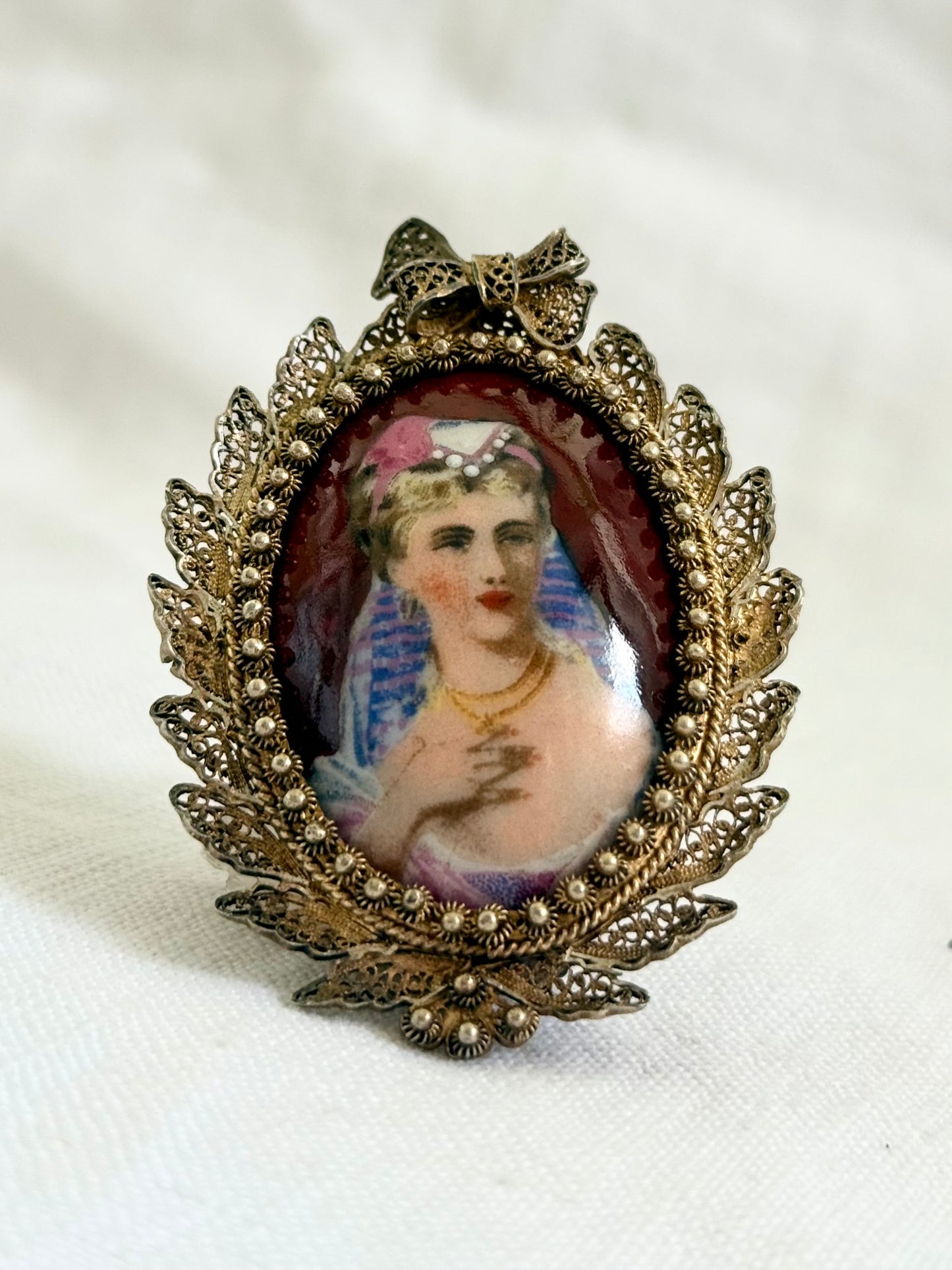 .1940s era Limoges hand painted romantic vintage porcelain brooch pendant with fancy fine hand turned filigree gold washed French silver collectors piece