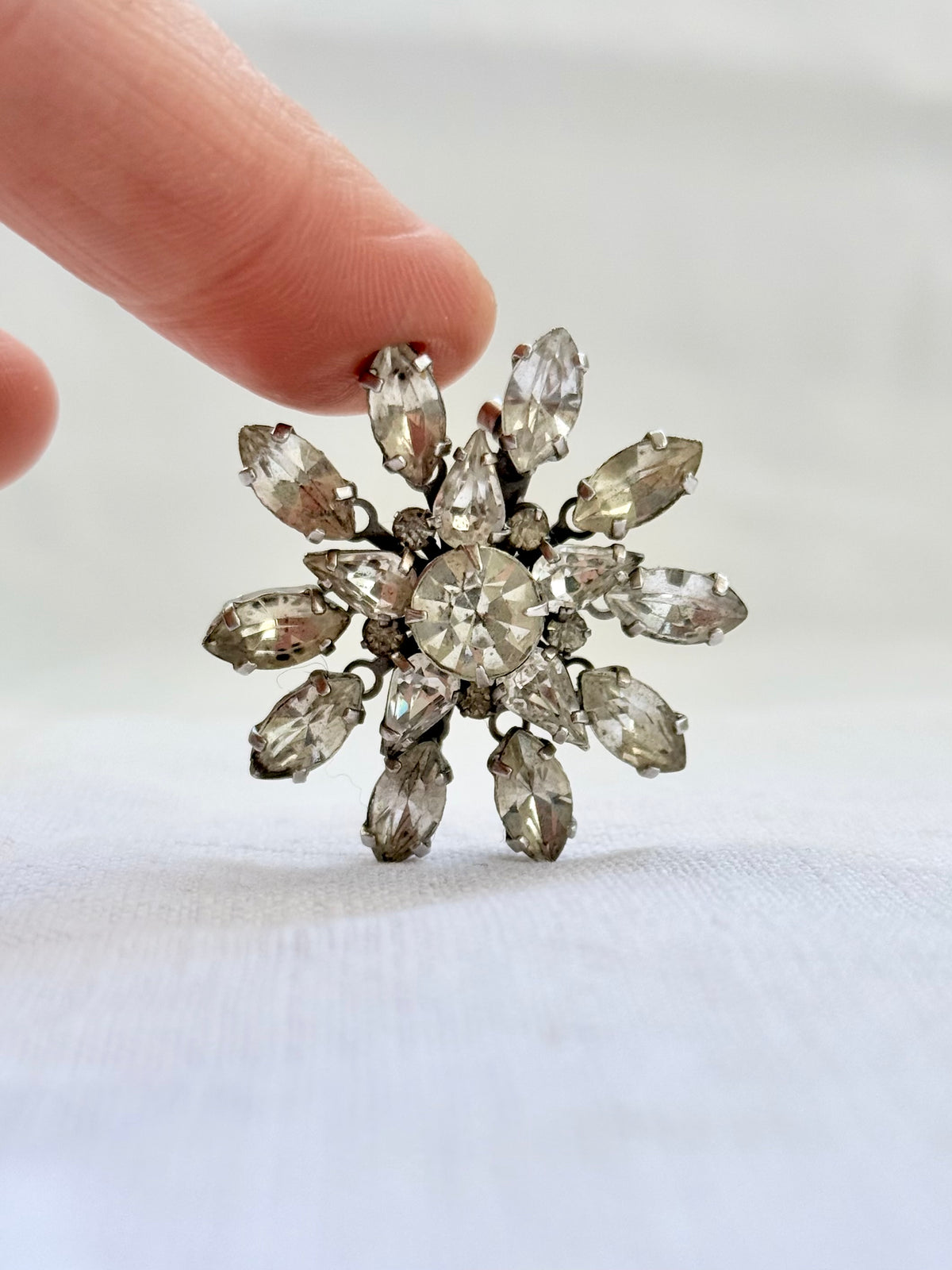 .1940s .1950s Celestial star clear flower crystal paste dress star burst costume brooch pin