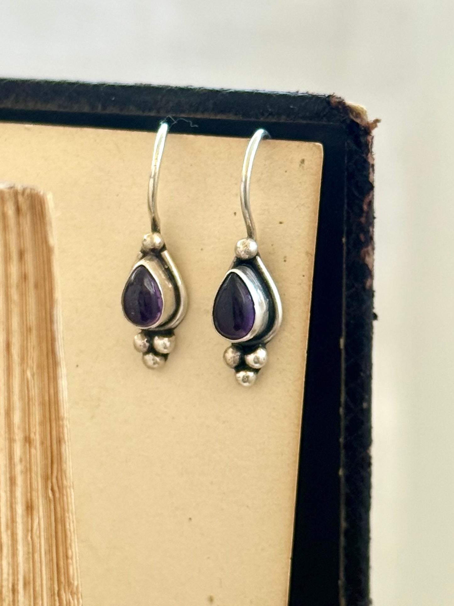 .1990s .925 artisan made purple Amethyst gemstone boho style silver hand crafted teardrop gemstone drop dangle earrings