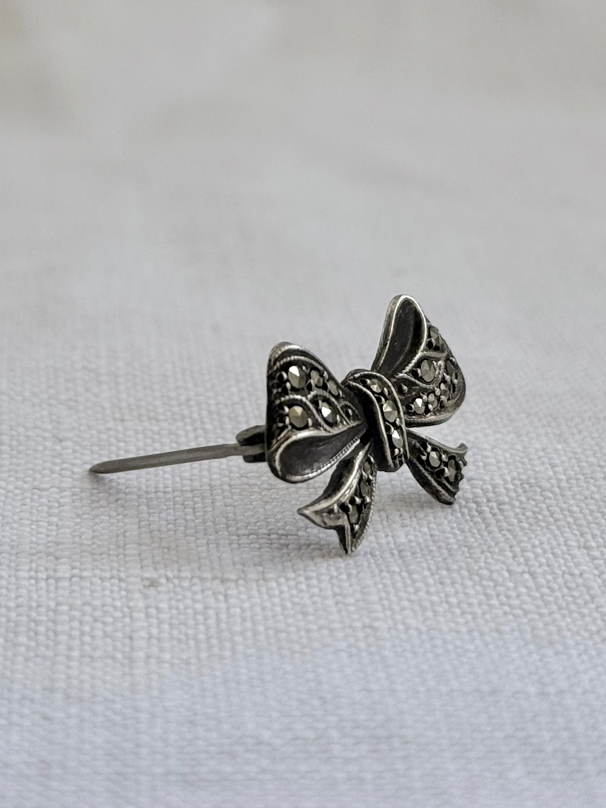 .1930s .1940s Art Deco revival Bow Ribbon silver Marcasite gemstone micro sweetheart brooch lapel pin