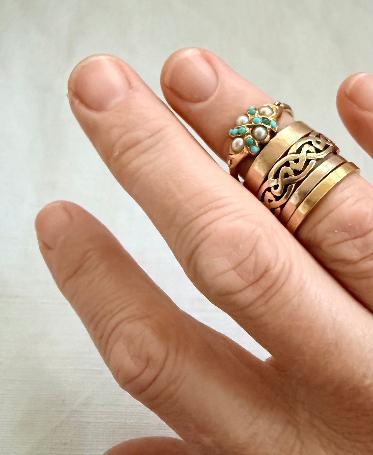 .1940s .1960s .375 .9ct buttery yellow gold ring band