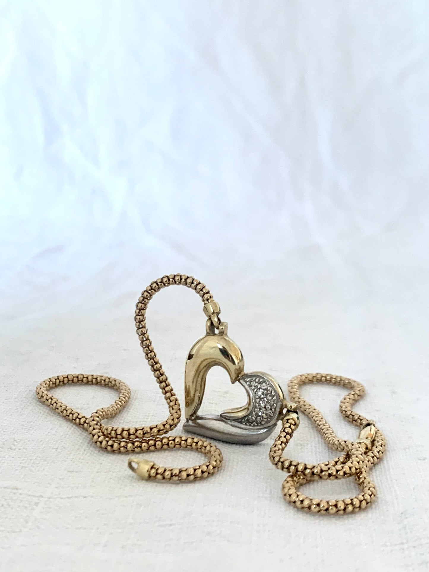 .1980s .375 9ct gold Classic retro modernist Diamond heart love token necklace