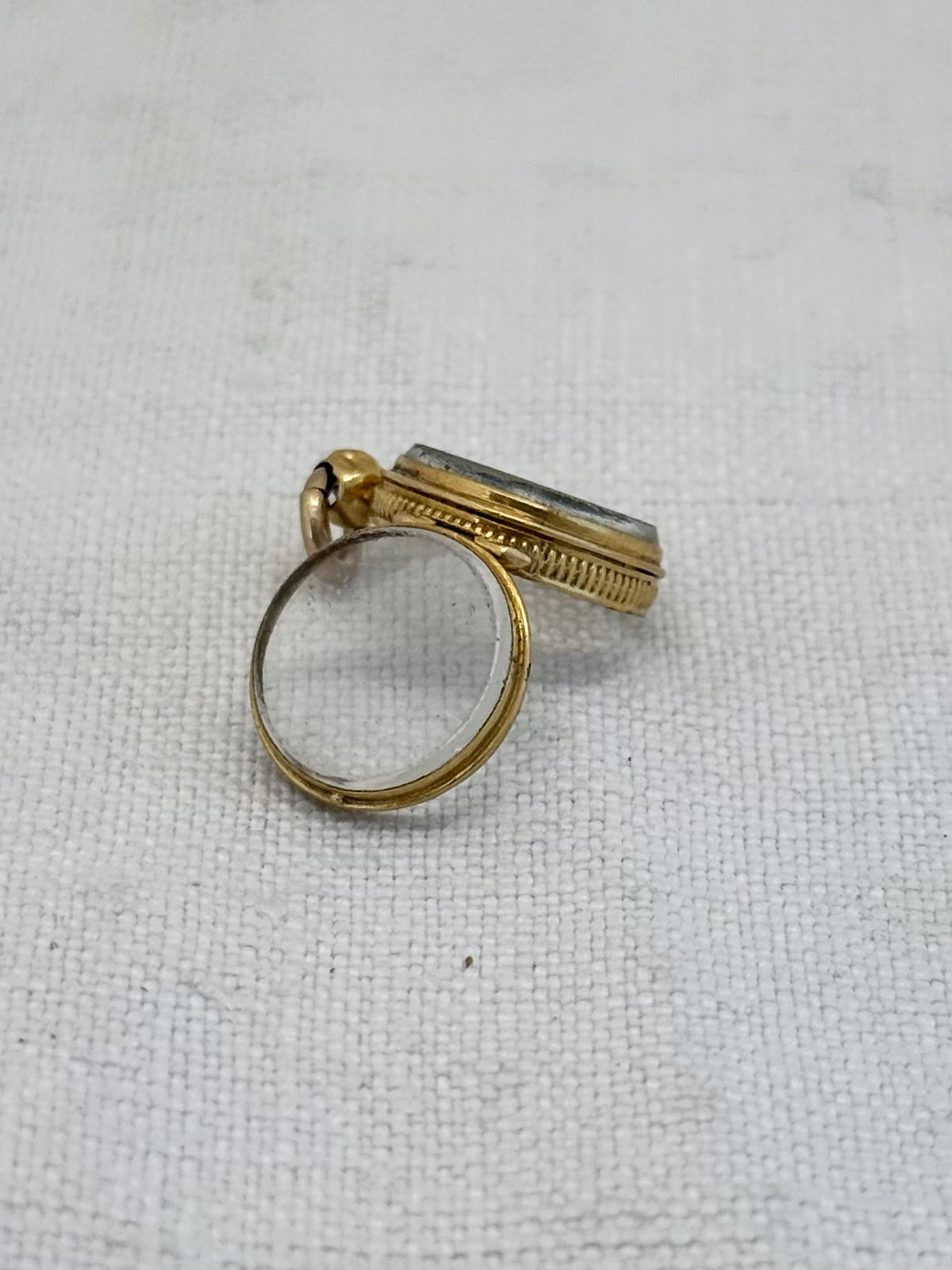 .14ct .1900 antique tiny rare find high carat gold and double sided glass shaker locket