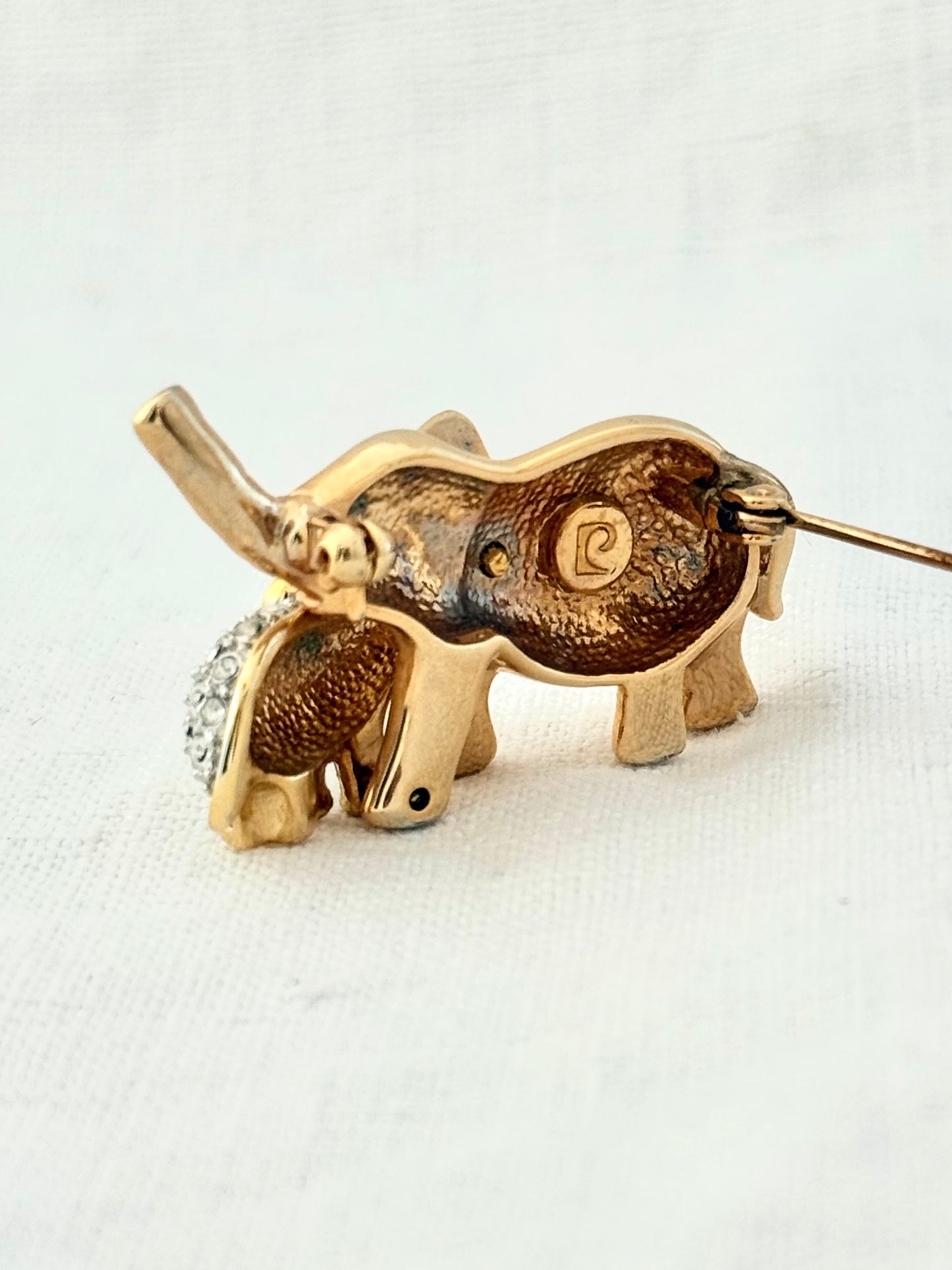 .1980s designer gold and diamanté double elephant figural Pierre Cardin gold and diamanté retro perfect gold figural costume brooch