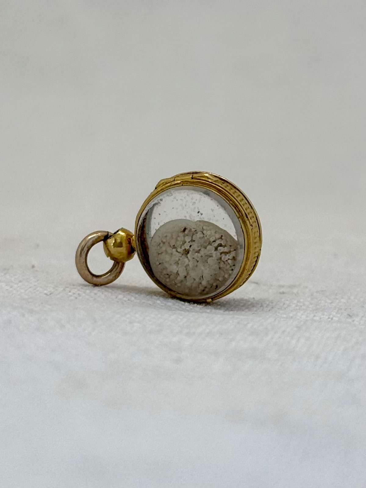.14ct .1900 antique tiny rare find high carat gold and double sided glass shaker locket