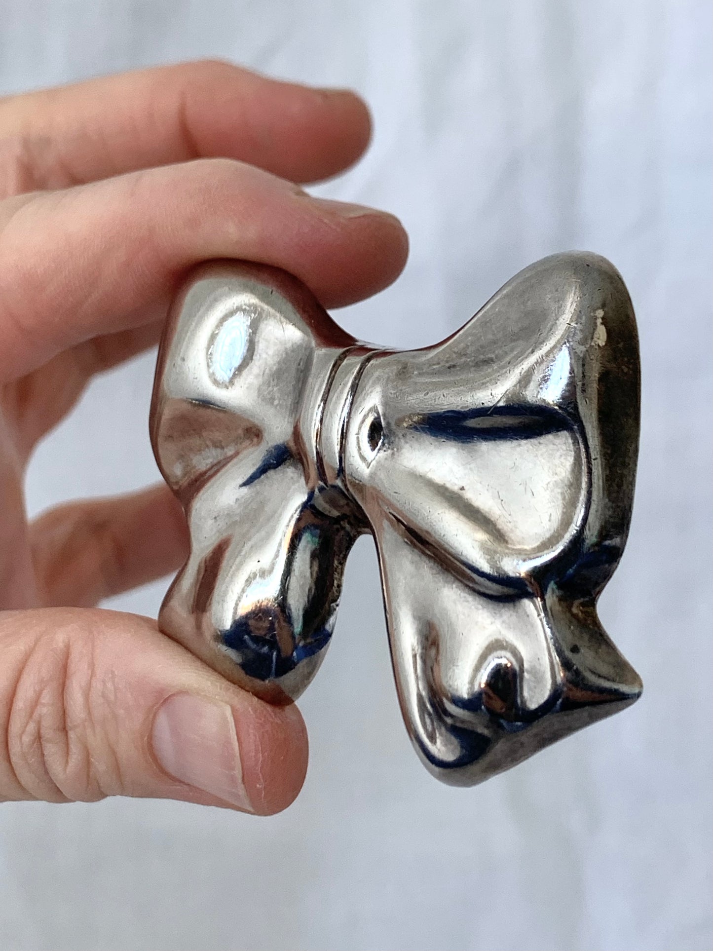 .925 1970s 1980s Mexican Mexico silver collectors oversized large retro fantastic bow ribbon statement pendant brooch.