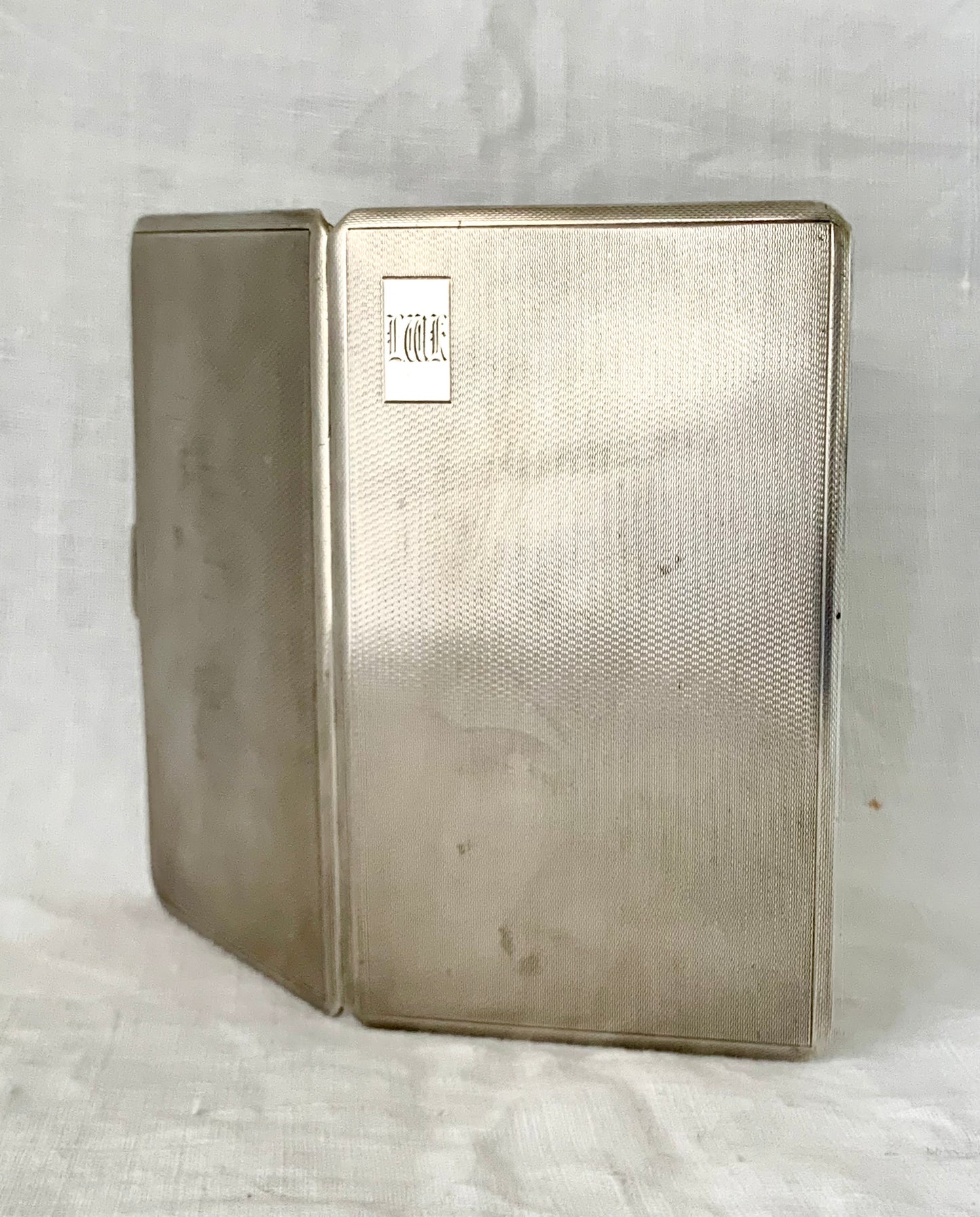 1933 exceptional solid and heavy and sturdy sterling silver English engine turned hallmarked Case