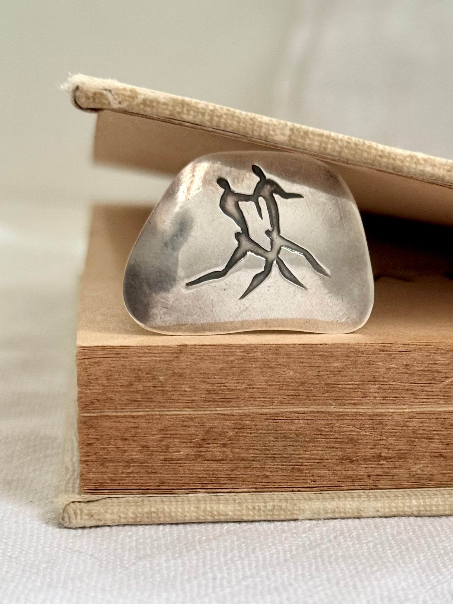 .1960s .1970s .925 silver artisan made South African retro Modernist Africa Khoisan Khoi Busman painting brooch
