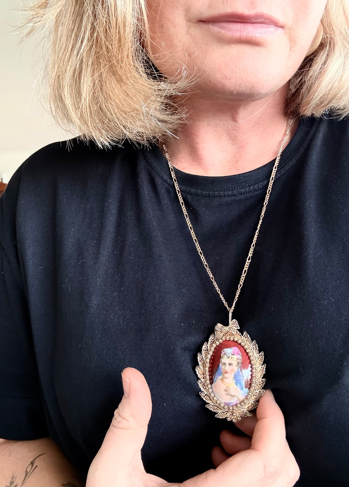 .1940s era Limoges hand painted romantic vintage porcelain brooch pendant with fancy fine hand turned filigree gold washed French silver collectors piece