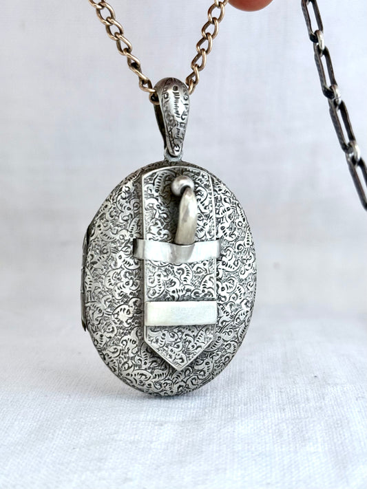 .1880s .925 antique Victorian sweetheart oversized sterling silver buckle locket