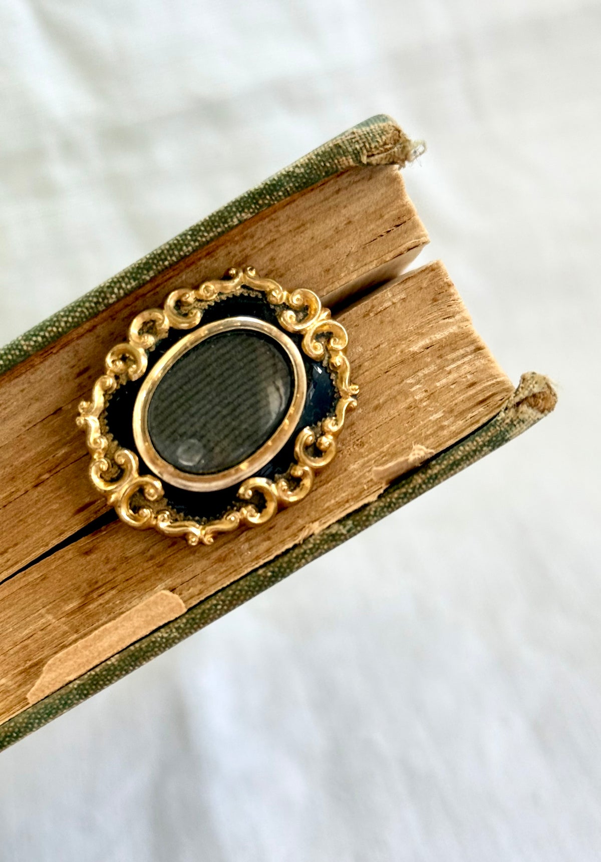 .1850s .1870s antique Victorian mourning hair work enamel heirloom brooch