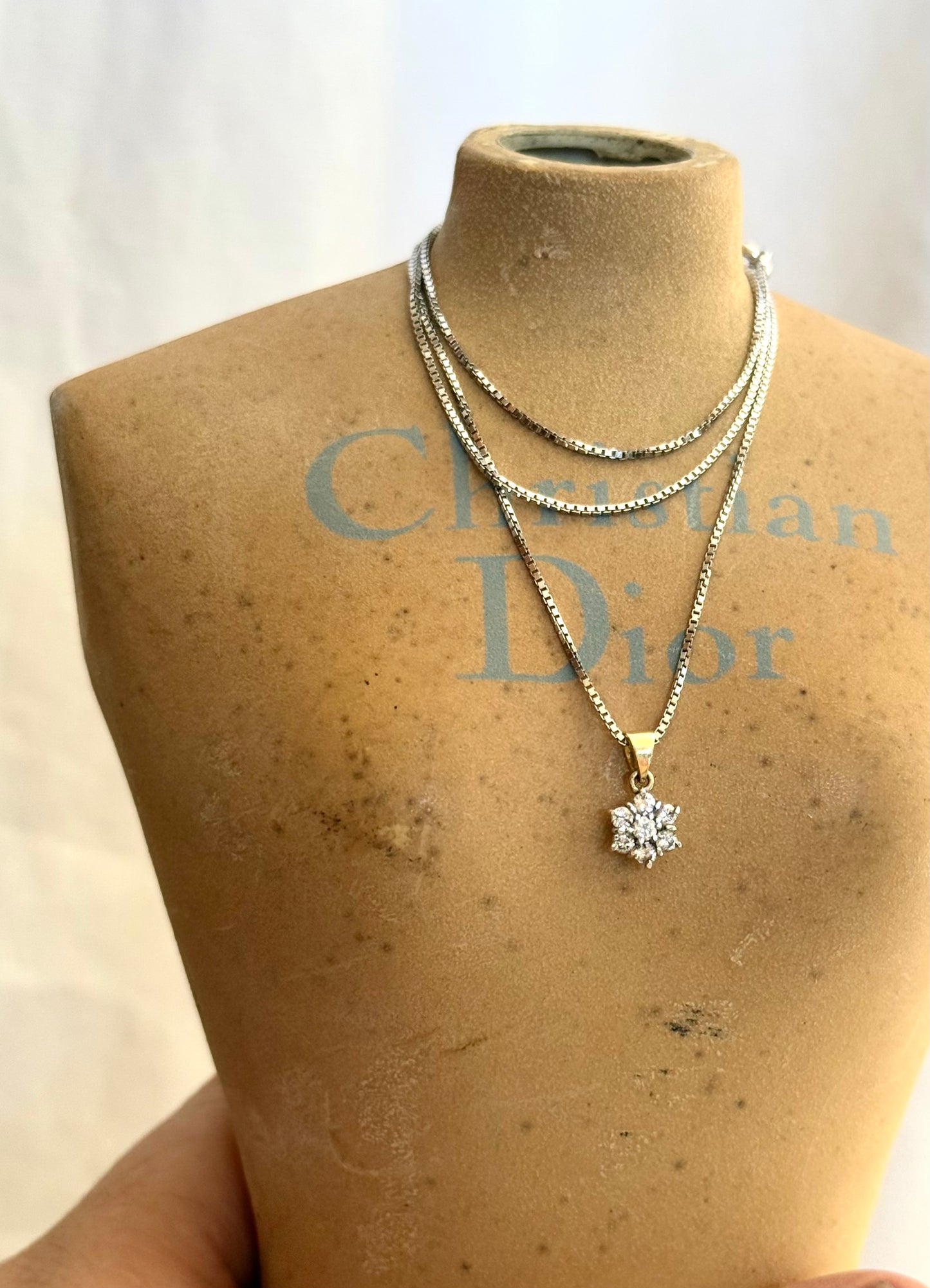 .1970s .375 gold 7 diamond star flower luxury gold pendant on modernist white gold box chain necklace