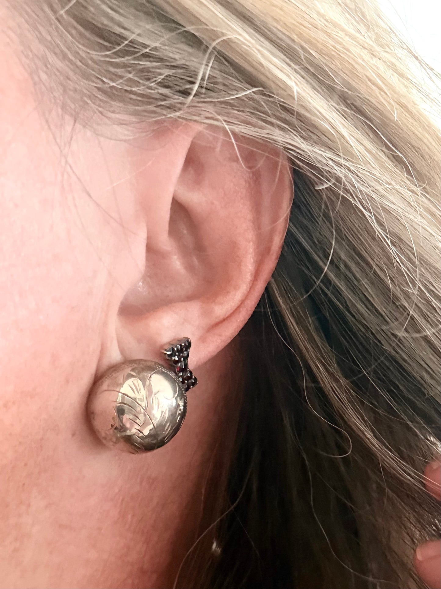 .1970s .18mm diameter .925 oversized circle retro sterling silver round post stud hand edged floral engraved statement earrings