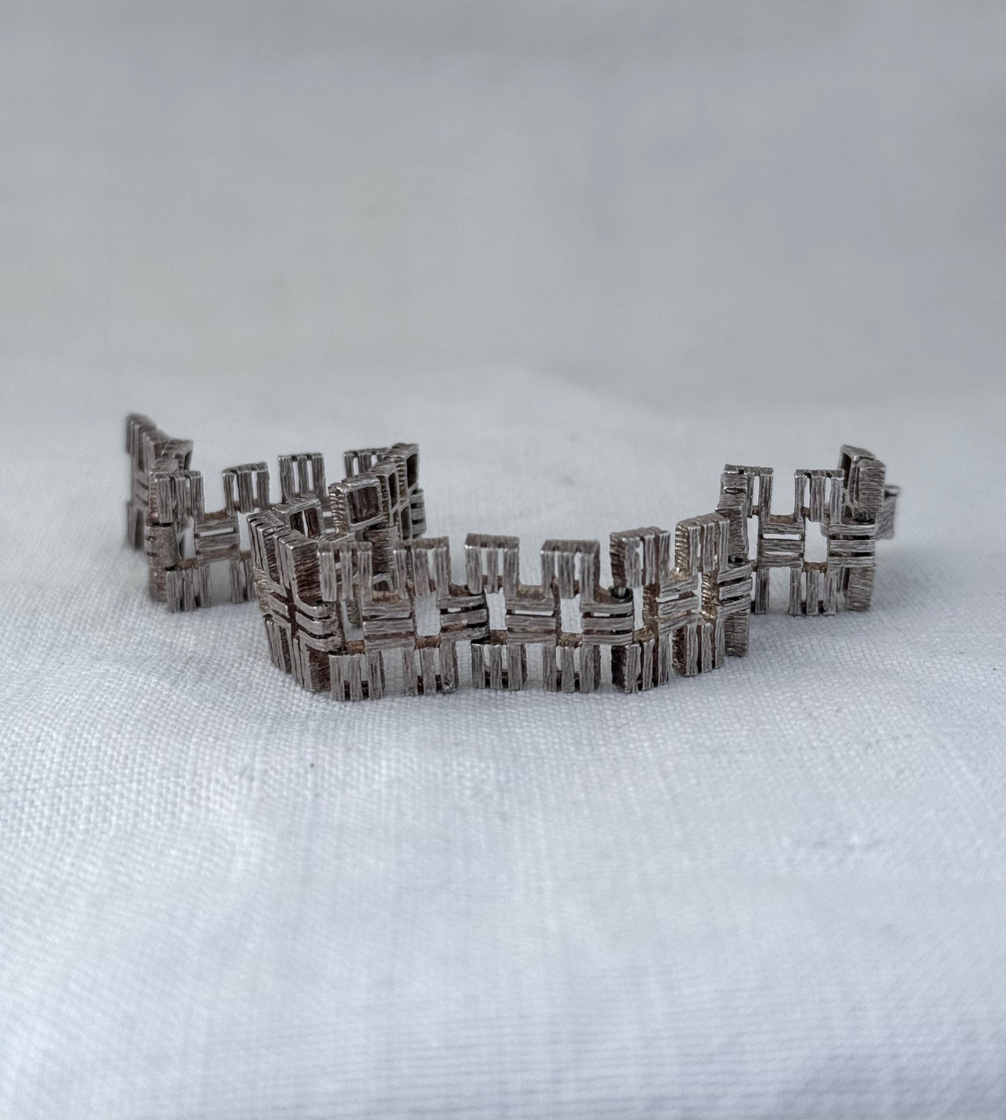 .1950s .925 Brutalist silver rectangular hinged segment silver bracelet