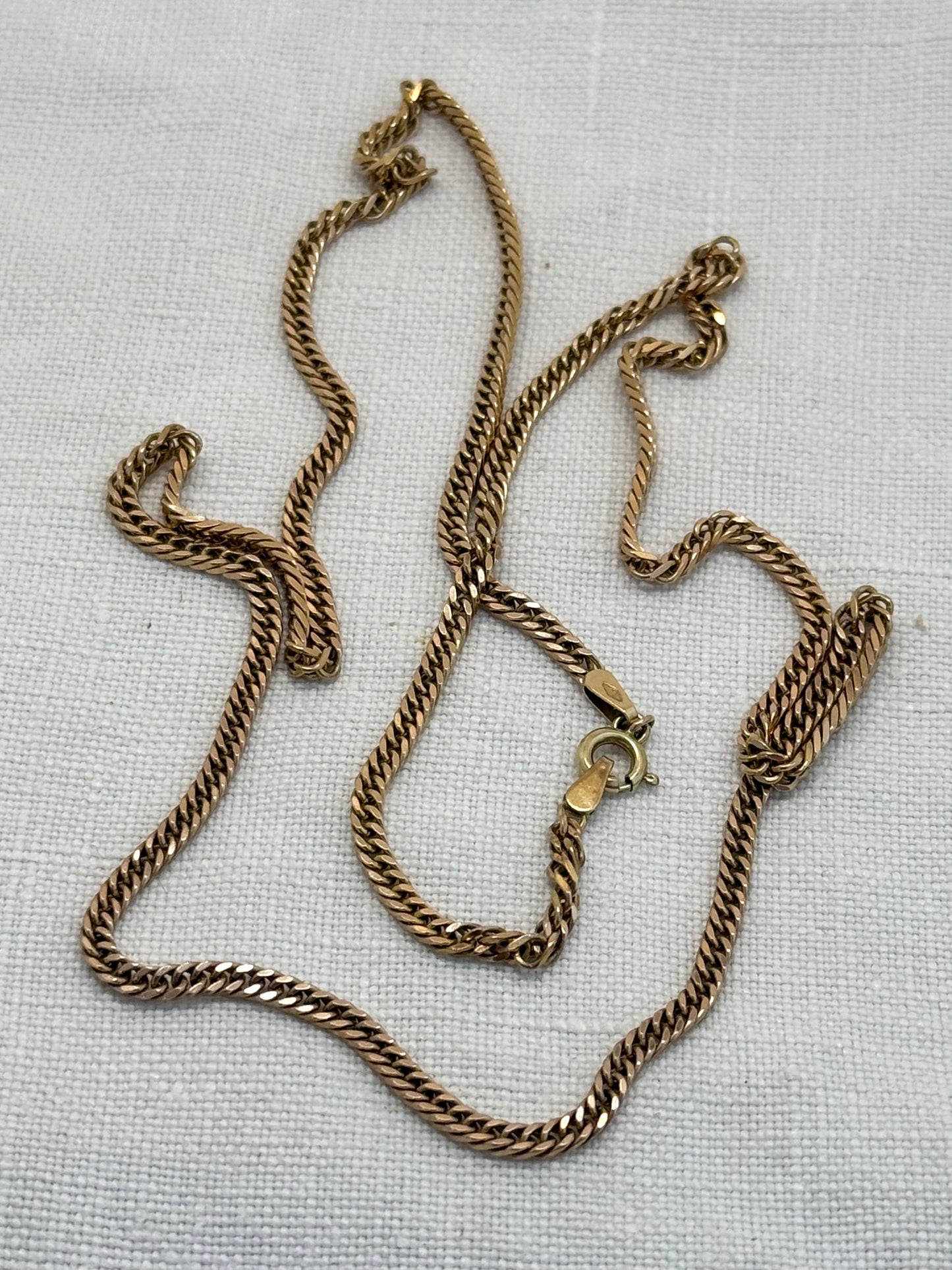 .1970s .375 .9ct gold gorgeous and luxurious flat chunky modernist curb chain 61.5cm long buttery gold chain necklace
