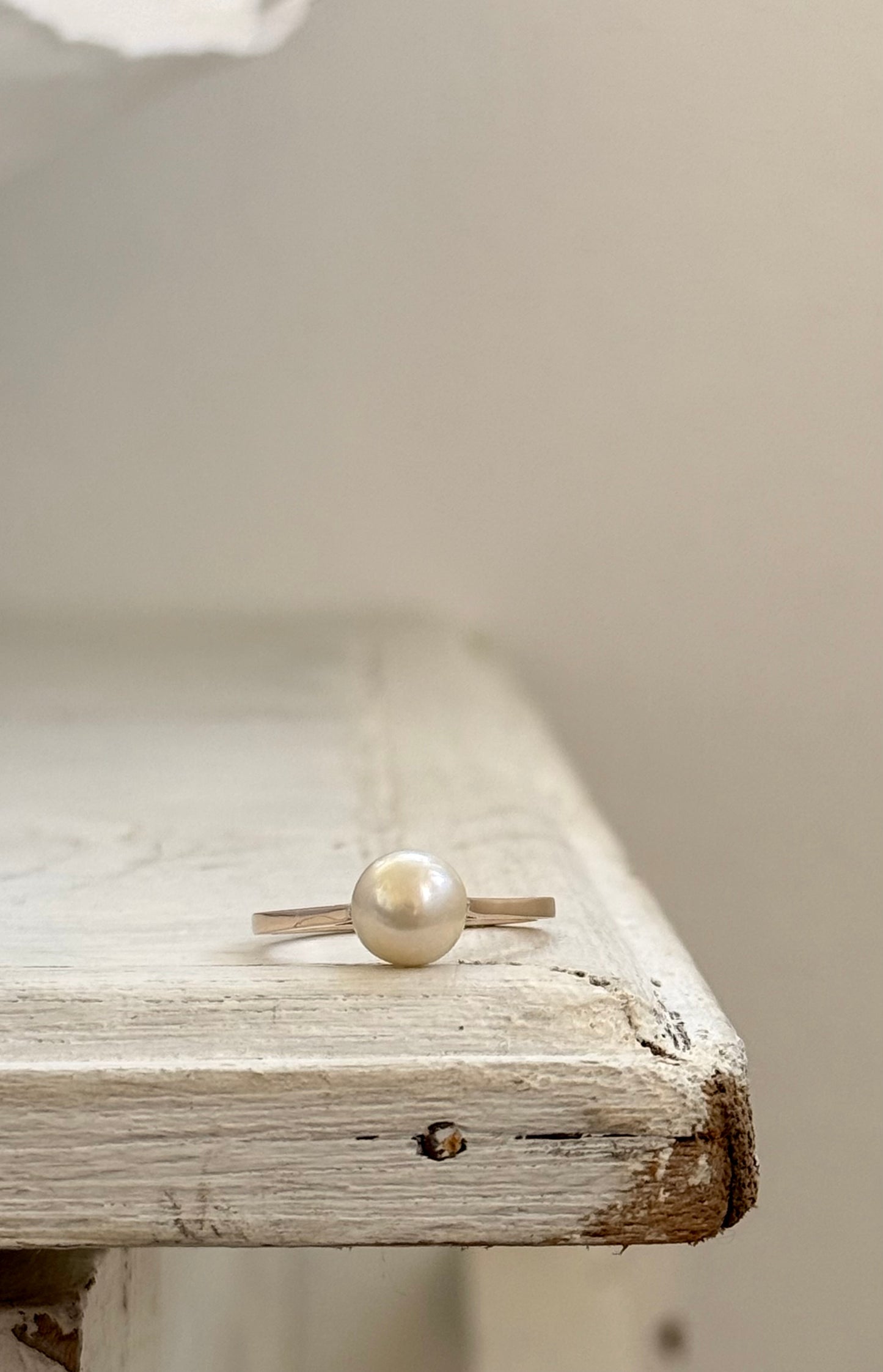 1960s .1970s .375 .9ct solitaire pearl romantic heart setting pearlescent champagne pearl yellow gold luxury cocktail dress ring