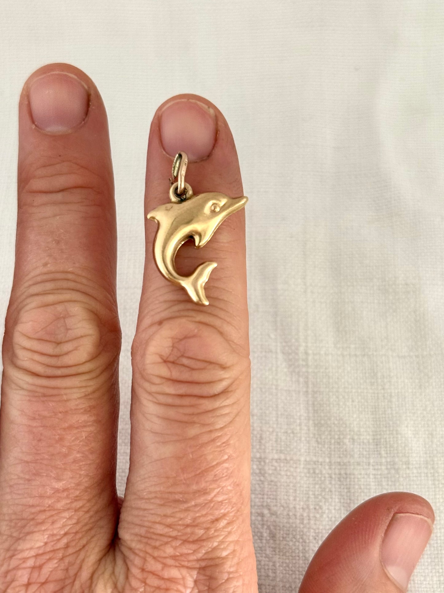 .1970s .375 .9ct well sized yellow gold dolphin charm pendant