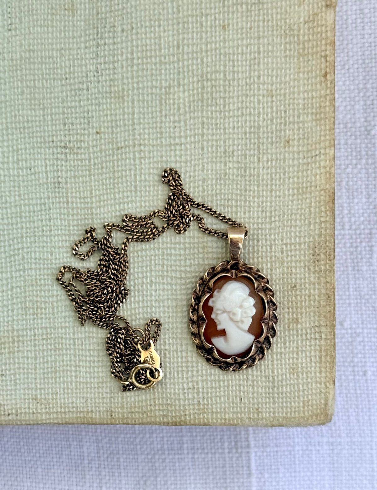 .1950s .1970s .375 .9ct gold Edwardian revival hand carved gold Cameo pendant on 9ct gold chain necklace