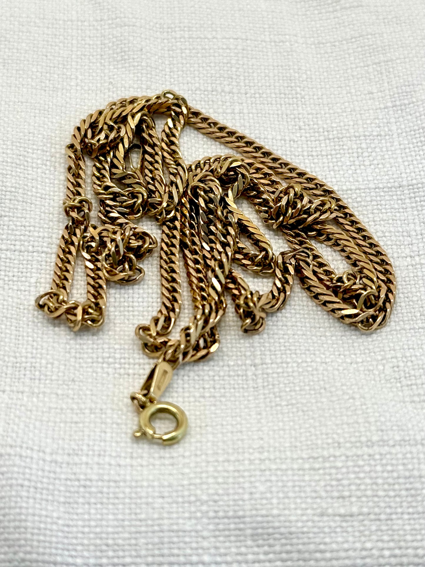 .1970s .375 .9ct gold gorgeous and luxurious flat chunky modernist curb chain 61.5cm long buttery gold chain necklace