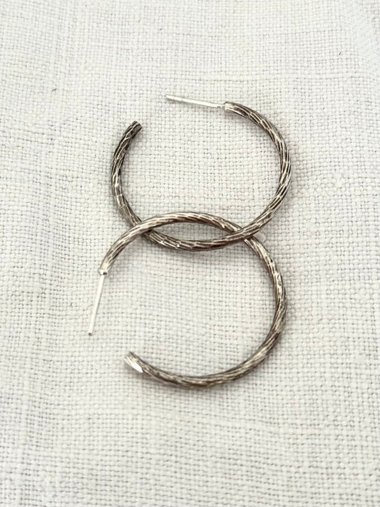.1970s .30mm hoop .925 textured hand made modernist medium sized sterling silver hoop push in stud earrings