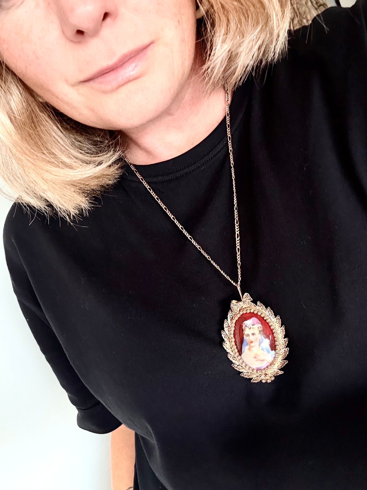 .1940s era Limoges hand painted romantic vintage porcelain brooch pendant with fancy fine hand turned filigree gold washed French silver collectors piece