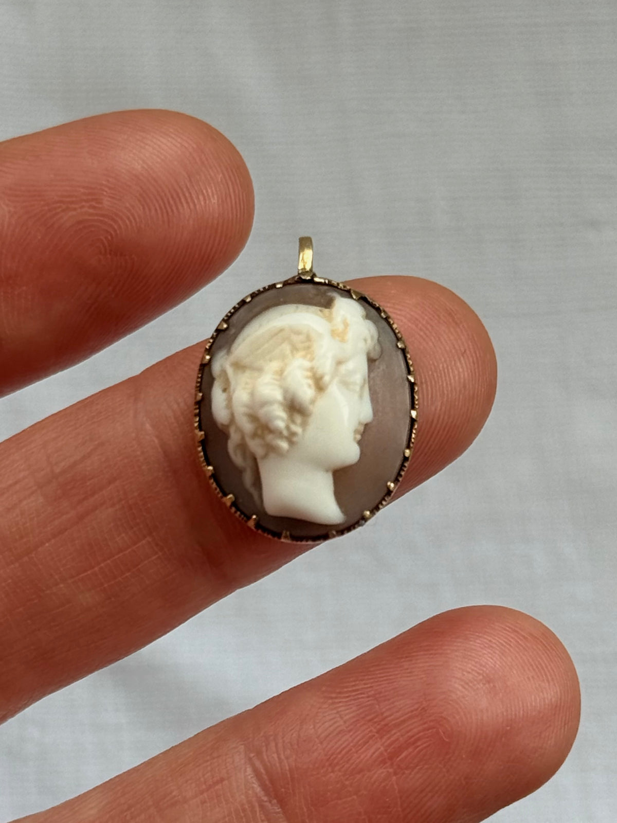 .1840s .1850s antique .18ct .20ct bright gold rare high relief Grecian aquiline dame hand carved true antique cameo pendant