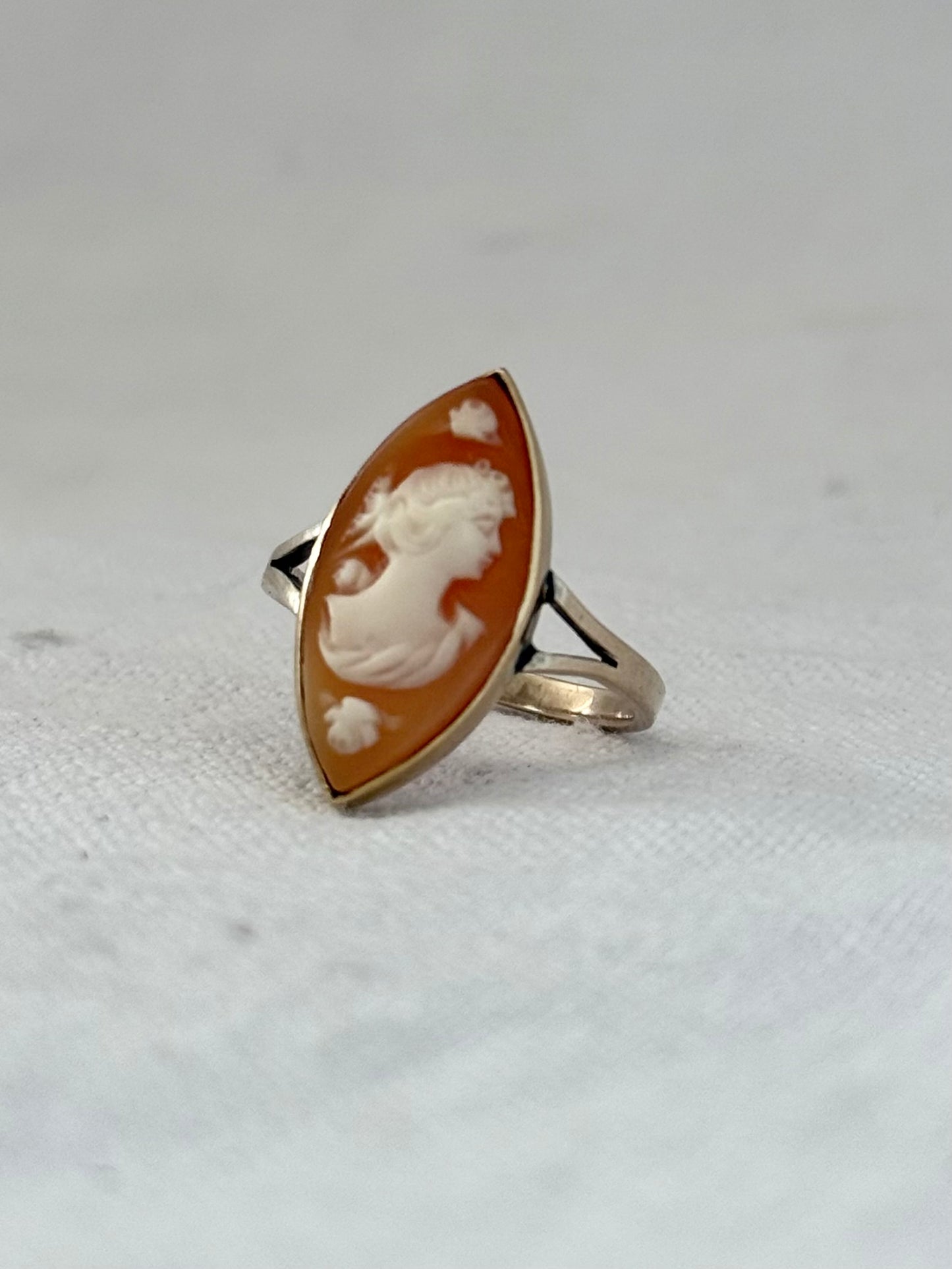 .1910s .375ct gold antique Edwardian era Marquise cut cat eye shaped Cameo shell 9ct gold dress ring