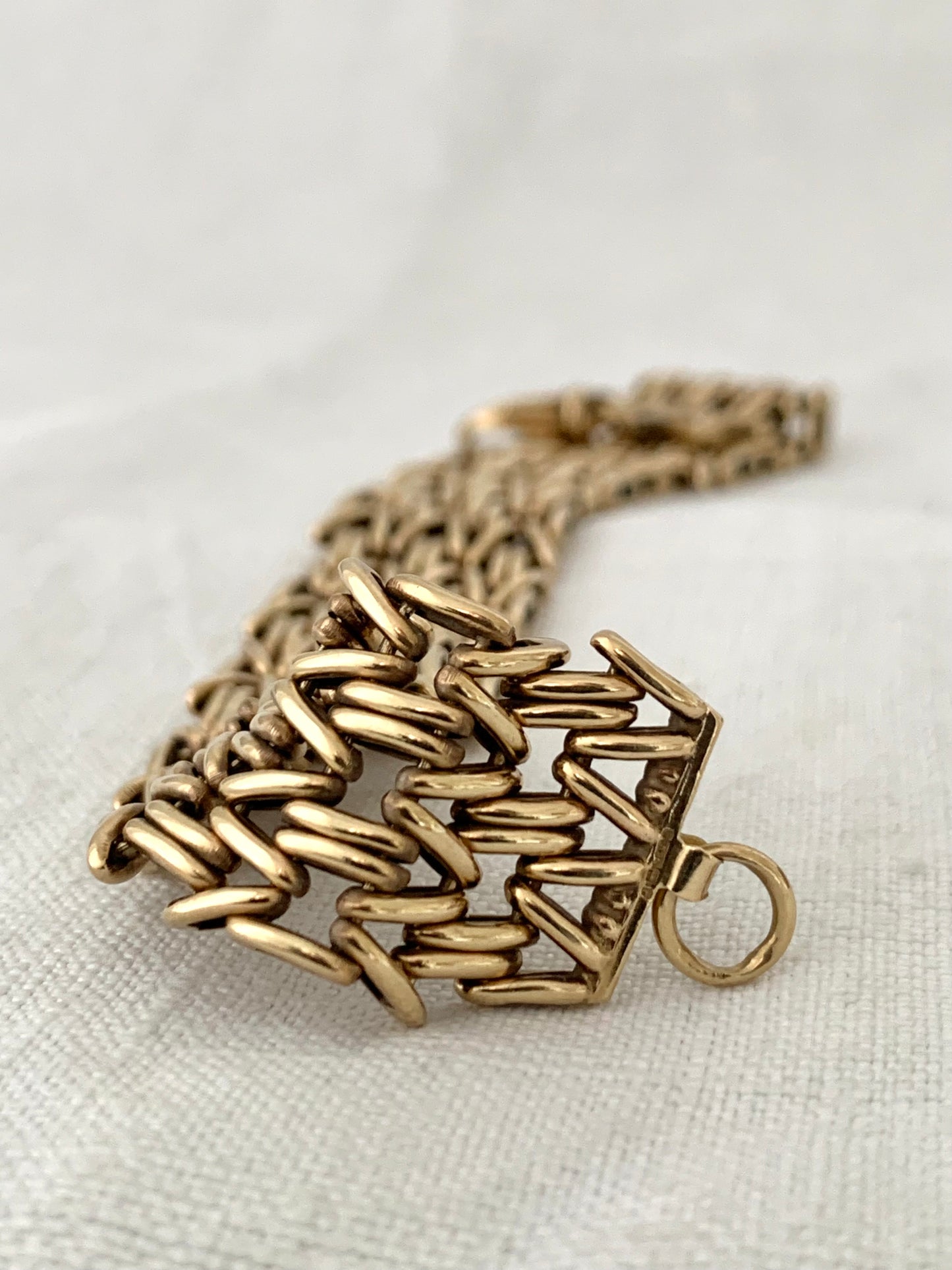 .1960 .1964 .375 9ct gold solid fancy link wide chunky width fancy link gate chain chain bracelet with gold heart padlock clasp