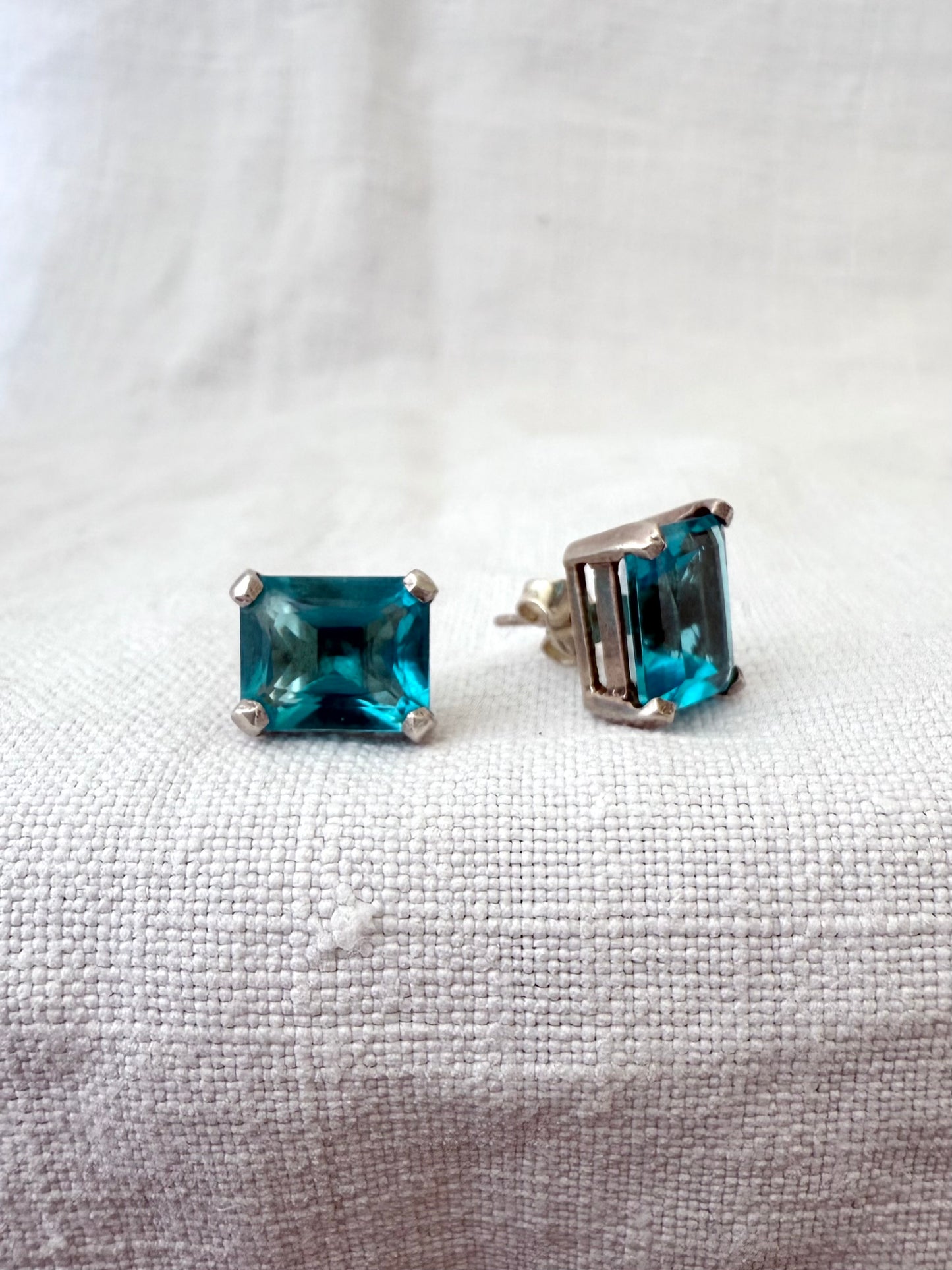 .925 1990s blue gemstone modernist large rectangular post stud modern sterling silver earrings