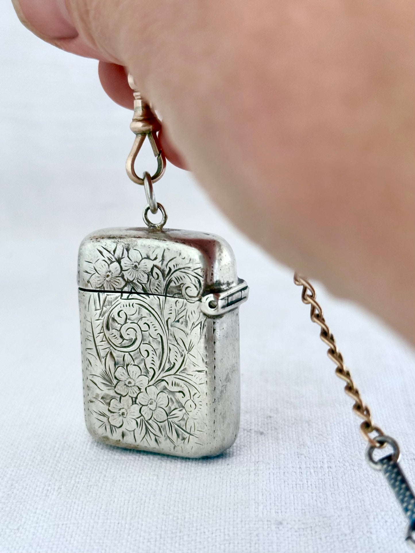 .1903 .925 antique Chester hallmarked small Edwardian ivy leaf sterling silver Vesta Match case Match safe pendant locket