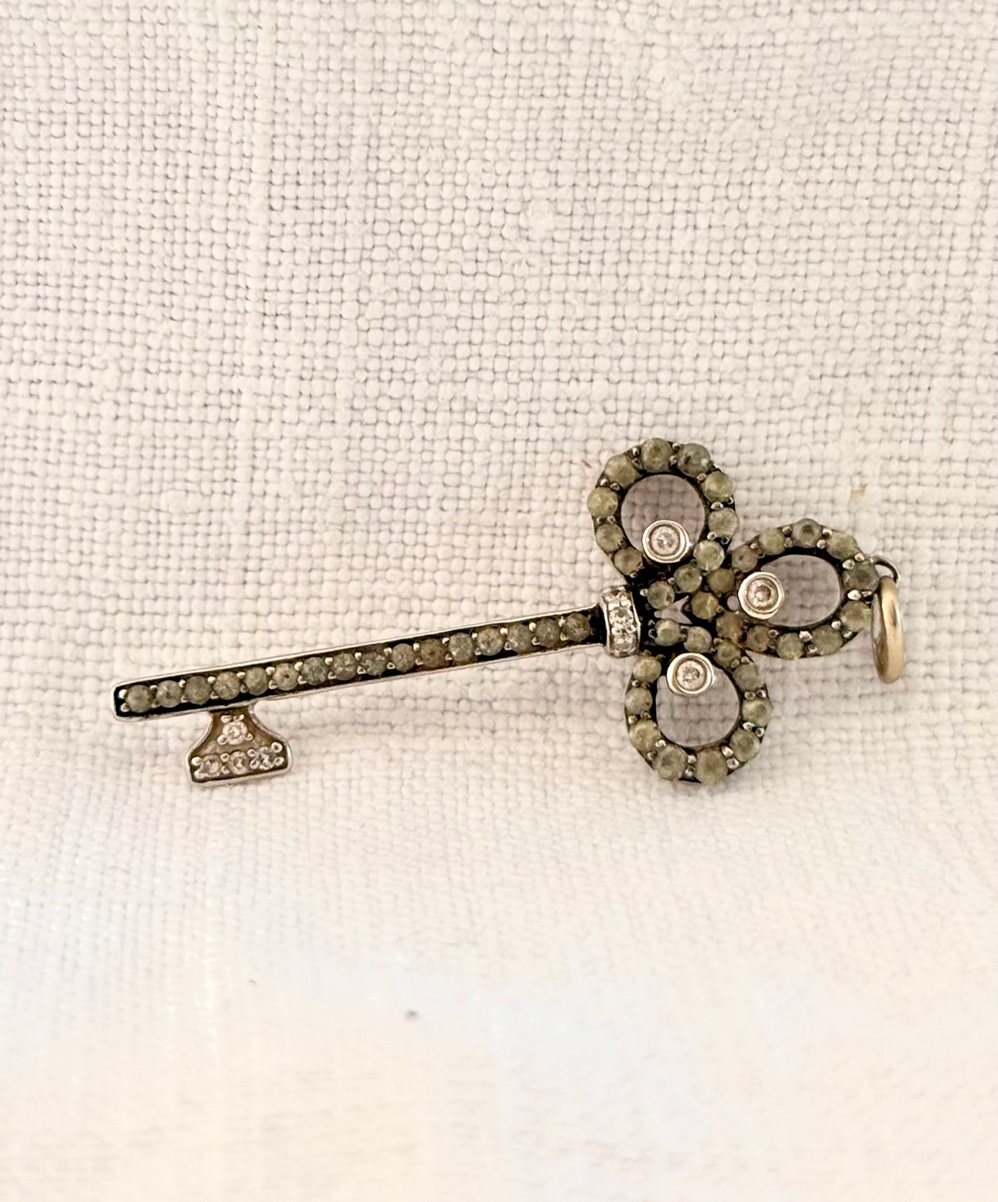 .18ct .750 .60 diamonds Brazilian designer white gold antique revival modernist diamond key luxury 18ct high carat gold and diamond studded romantic clover leaf key pendant