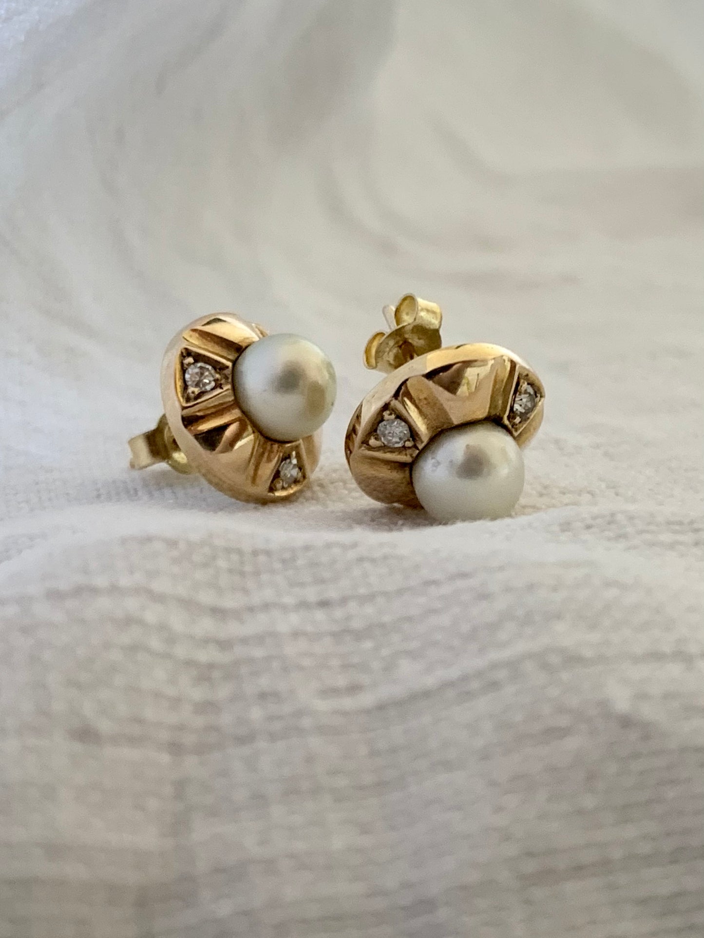 .375 2 Pearls 6 diamond classic 9ct yellow gold luxury circle post stud push in earrings