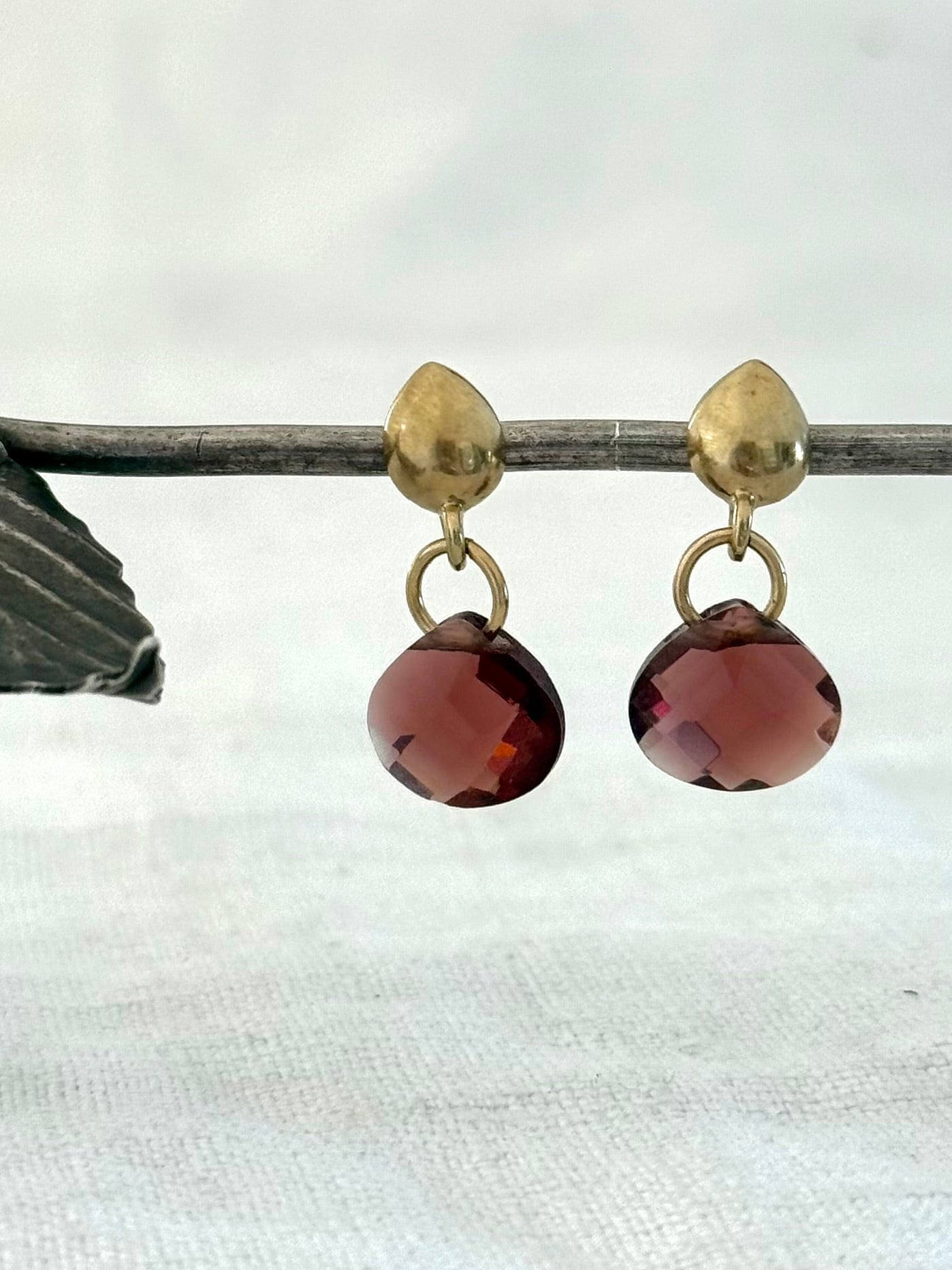 .375 .9ct gold luxury faceted Garnet drop dangle earrings